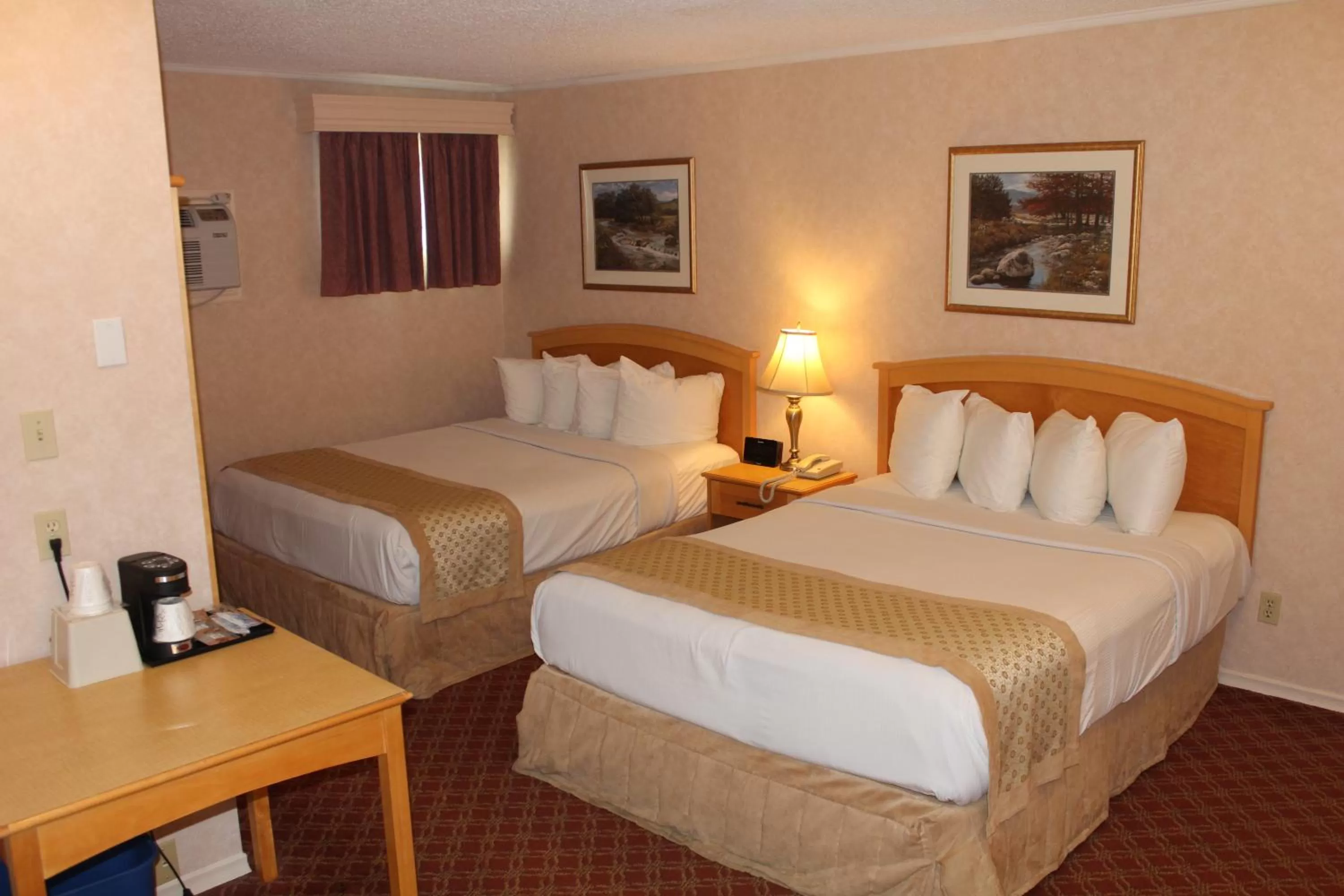 Photo of the whole room, Bed in Sword Inn Bancroft