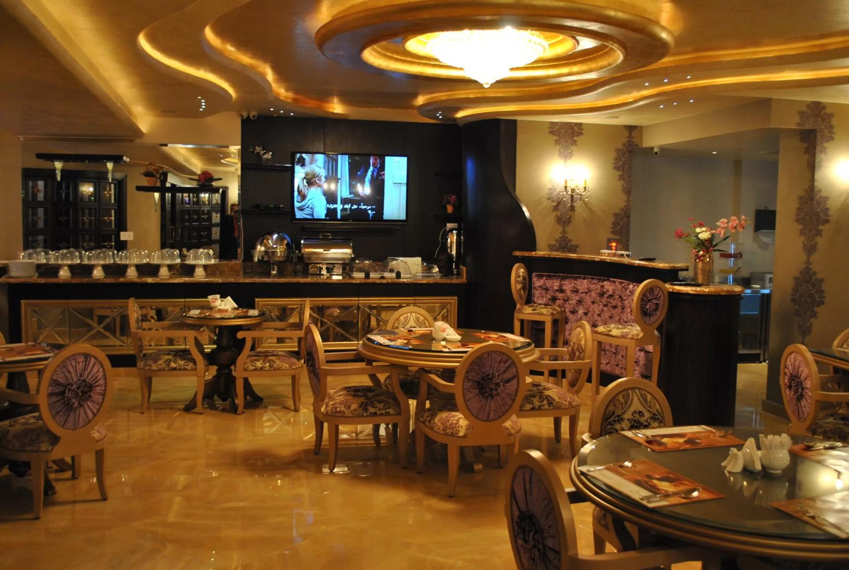 Restaurant/places to eat in Q Hotel