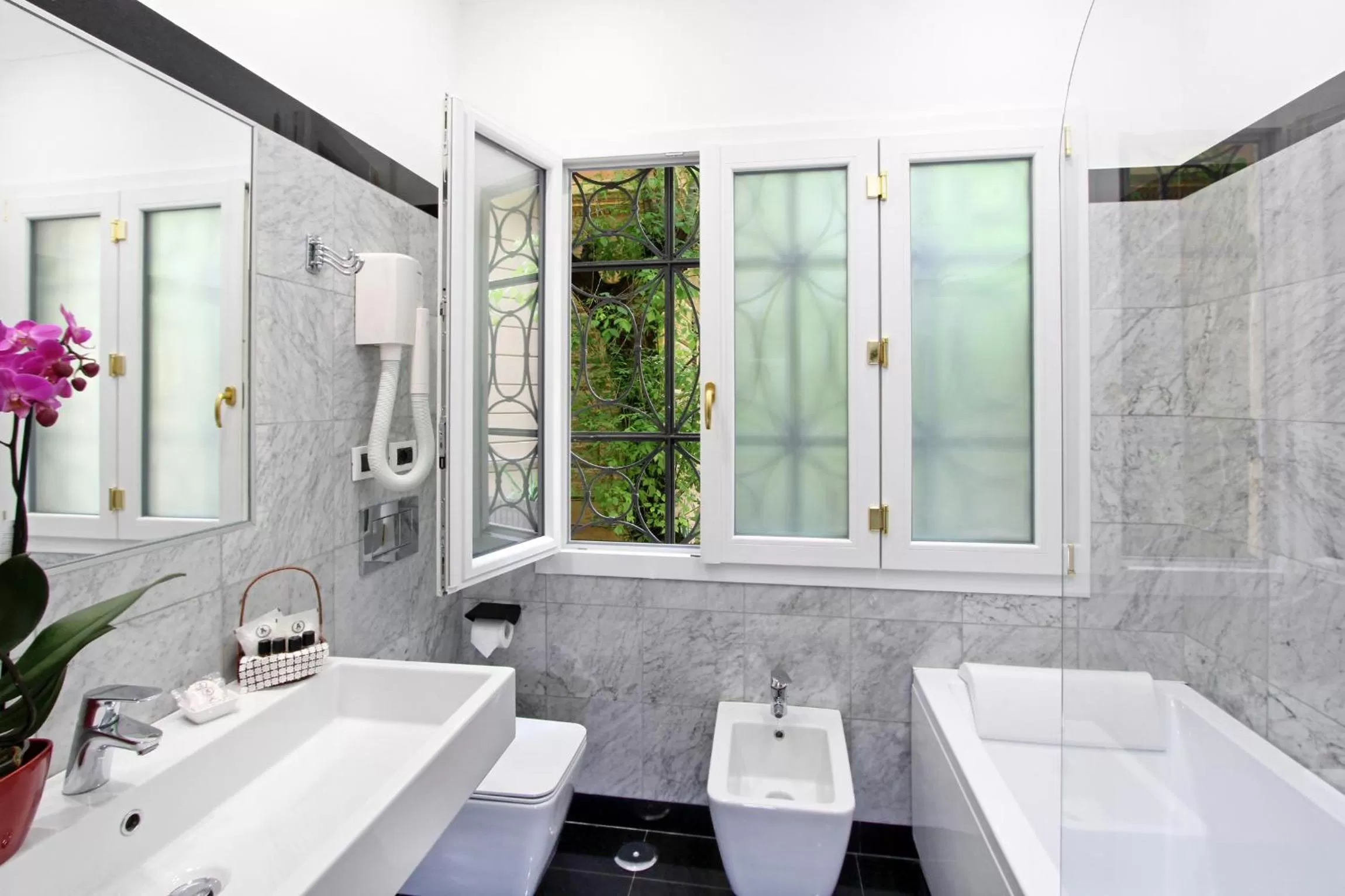 Bathroom in Hotel Arcangelo