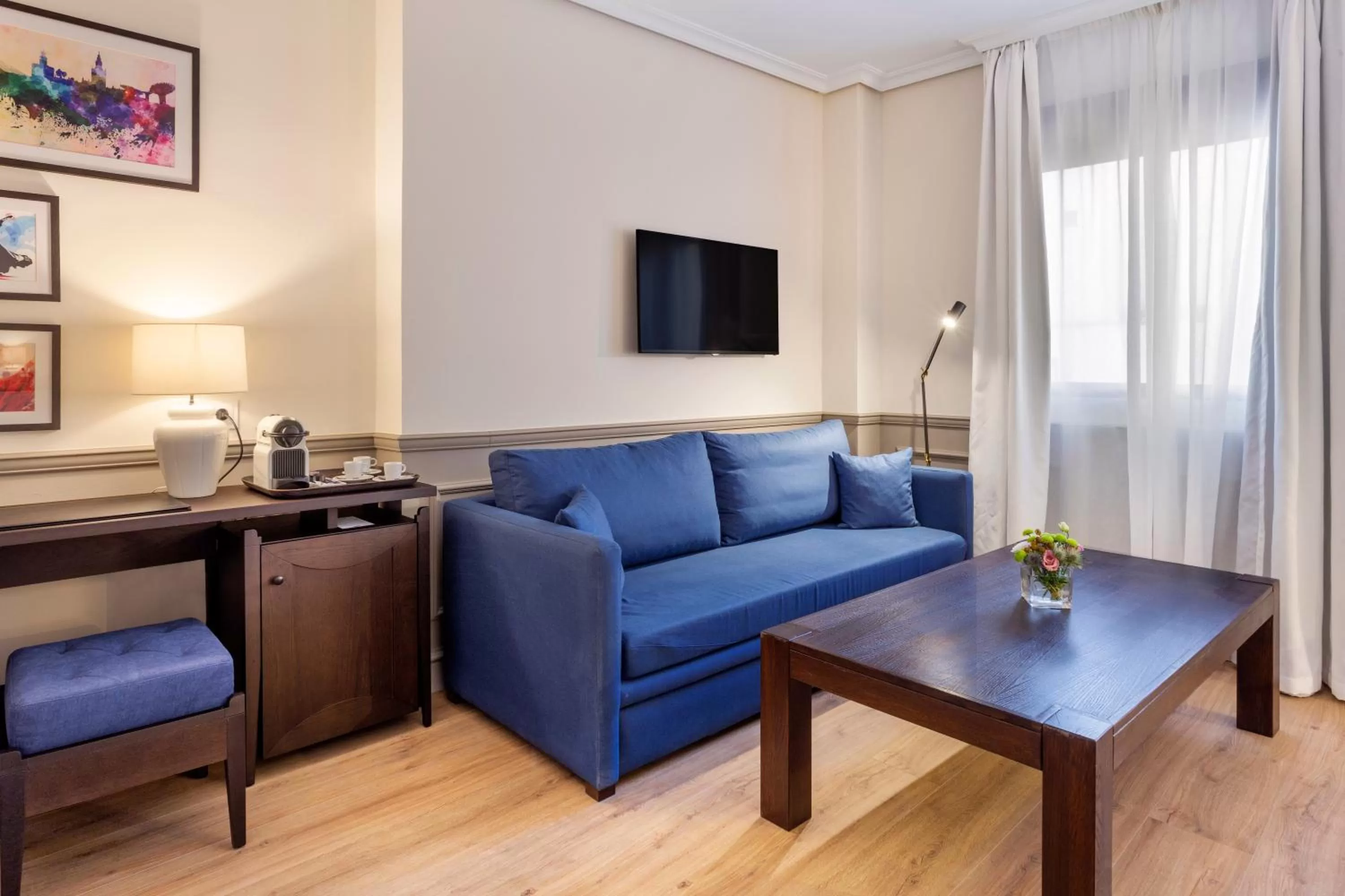 TV and multimedia in H10 Corregidor Boutique Hotel