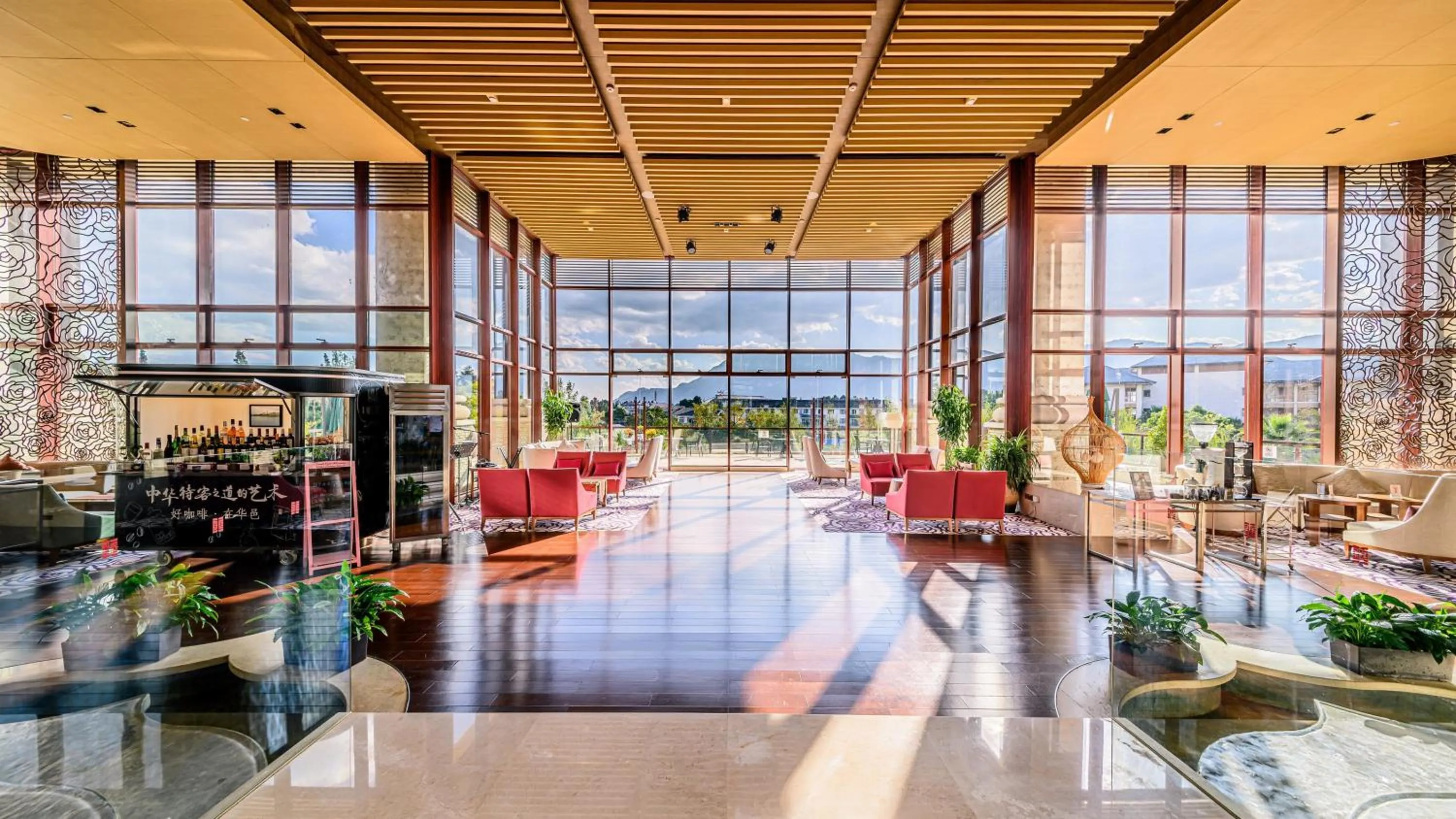 Property building in HUALUXE Hotels & Resorts Kunming