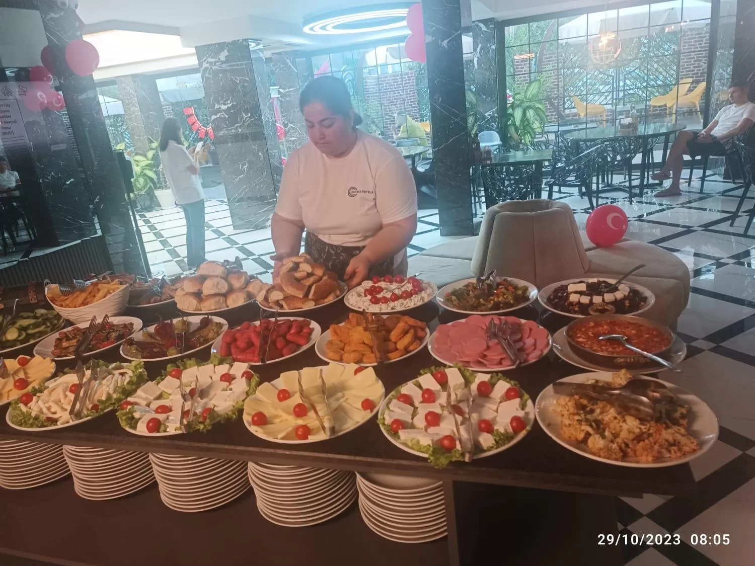 Restaurant/places to eat in Estera Hotel Silent