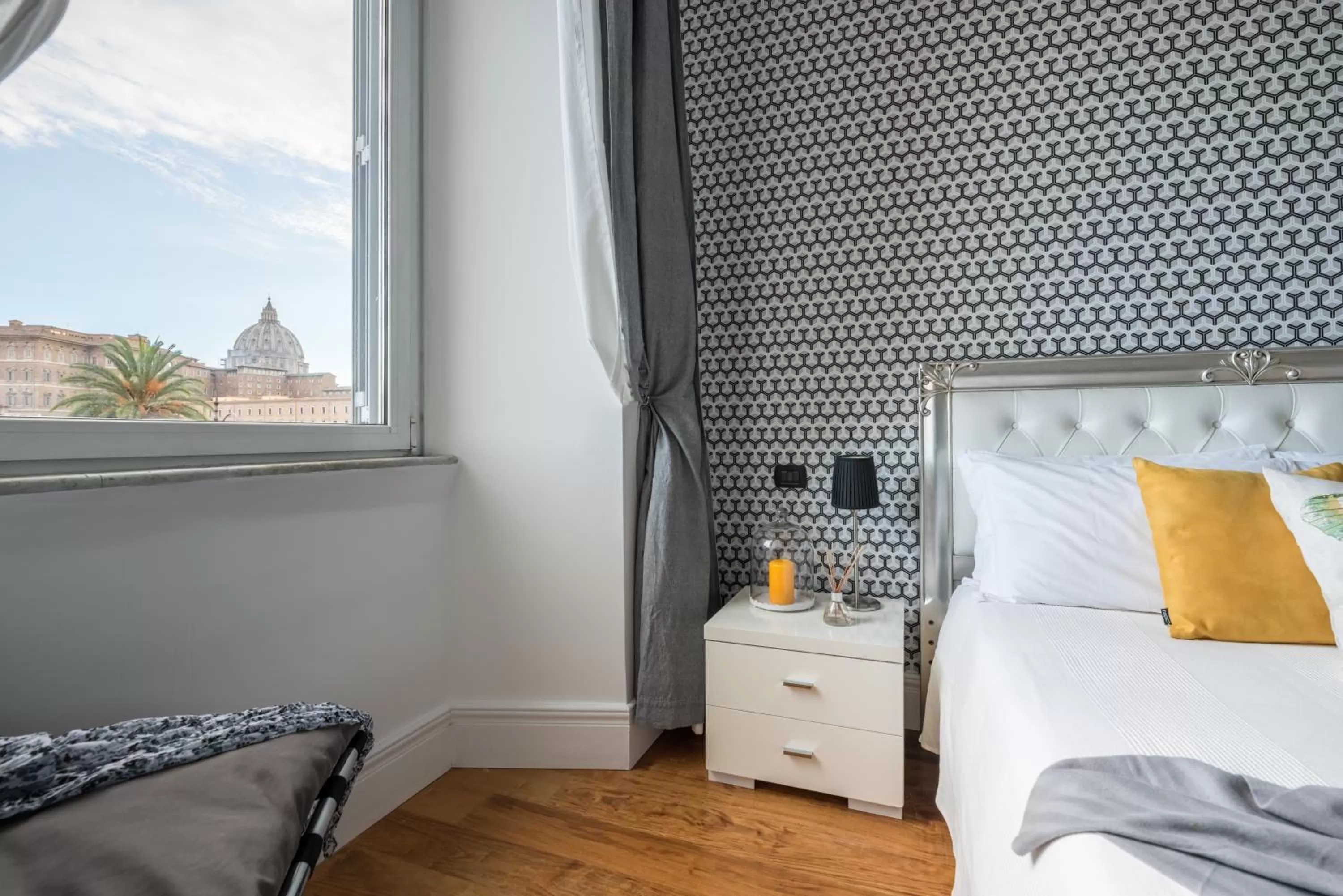 Landmark view, Bed in Suite 36 - NEW OPENING