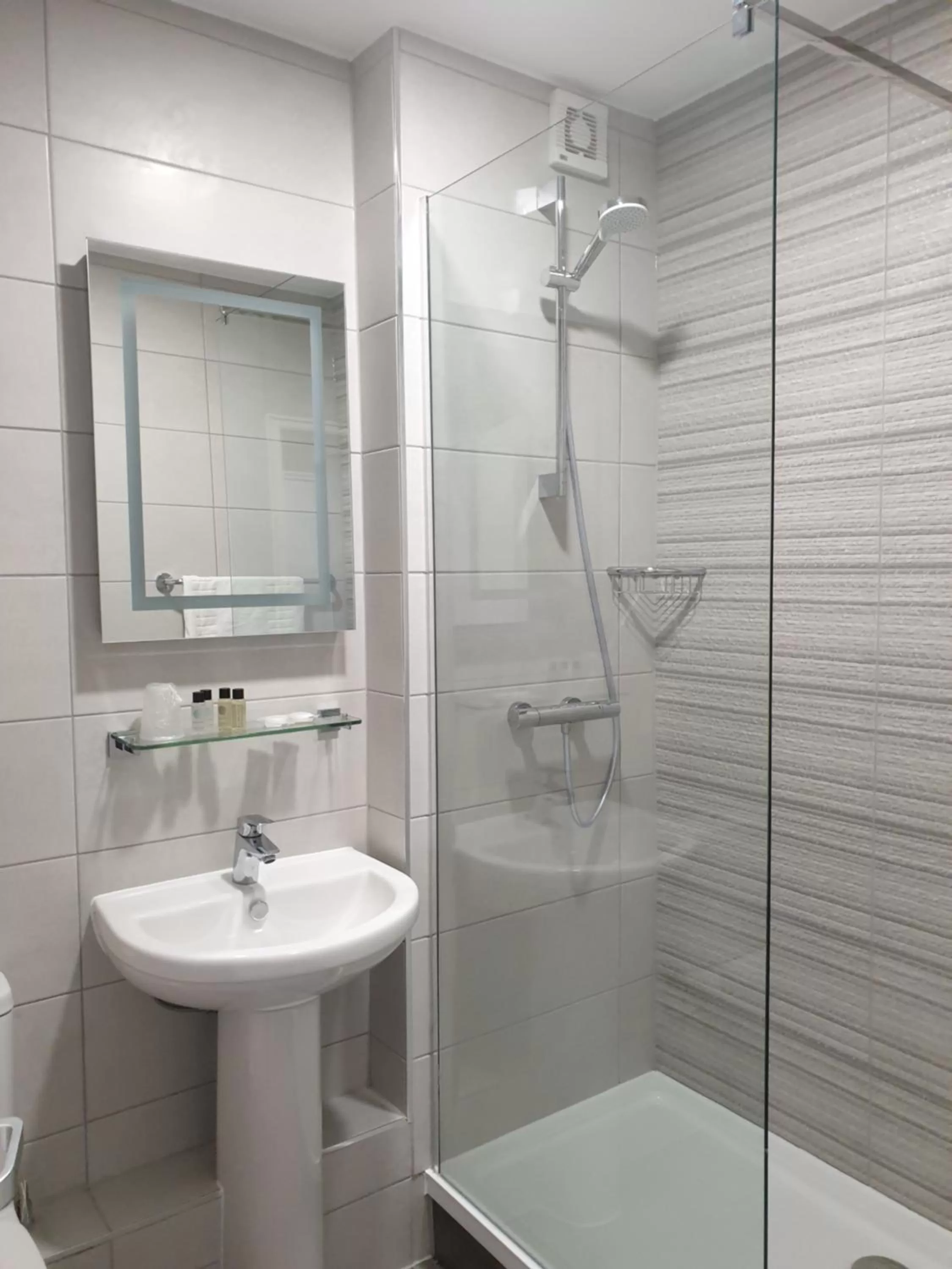 Bathroom in The Jephson Hotel; BW Signature Collection