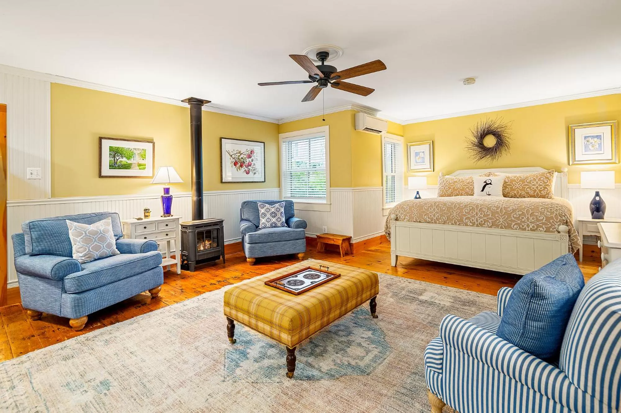 Seating area in Abigail's Inn