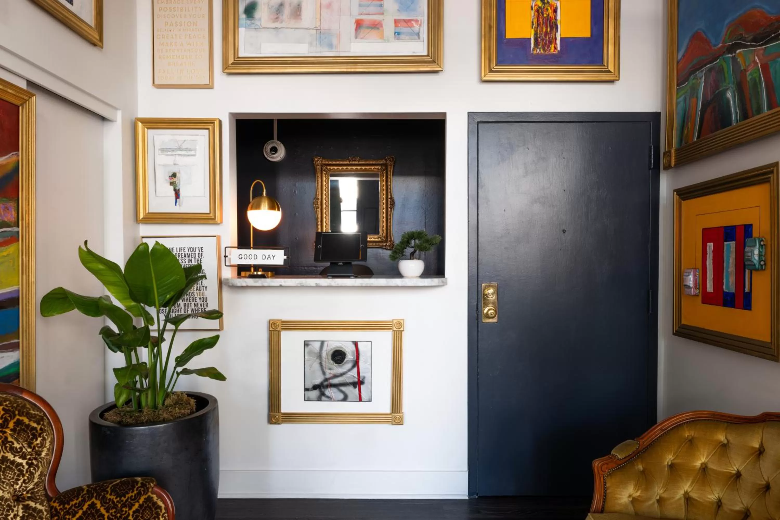 Lobby or reception in The Metro Hotel