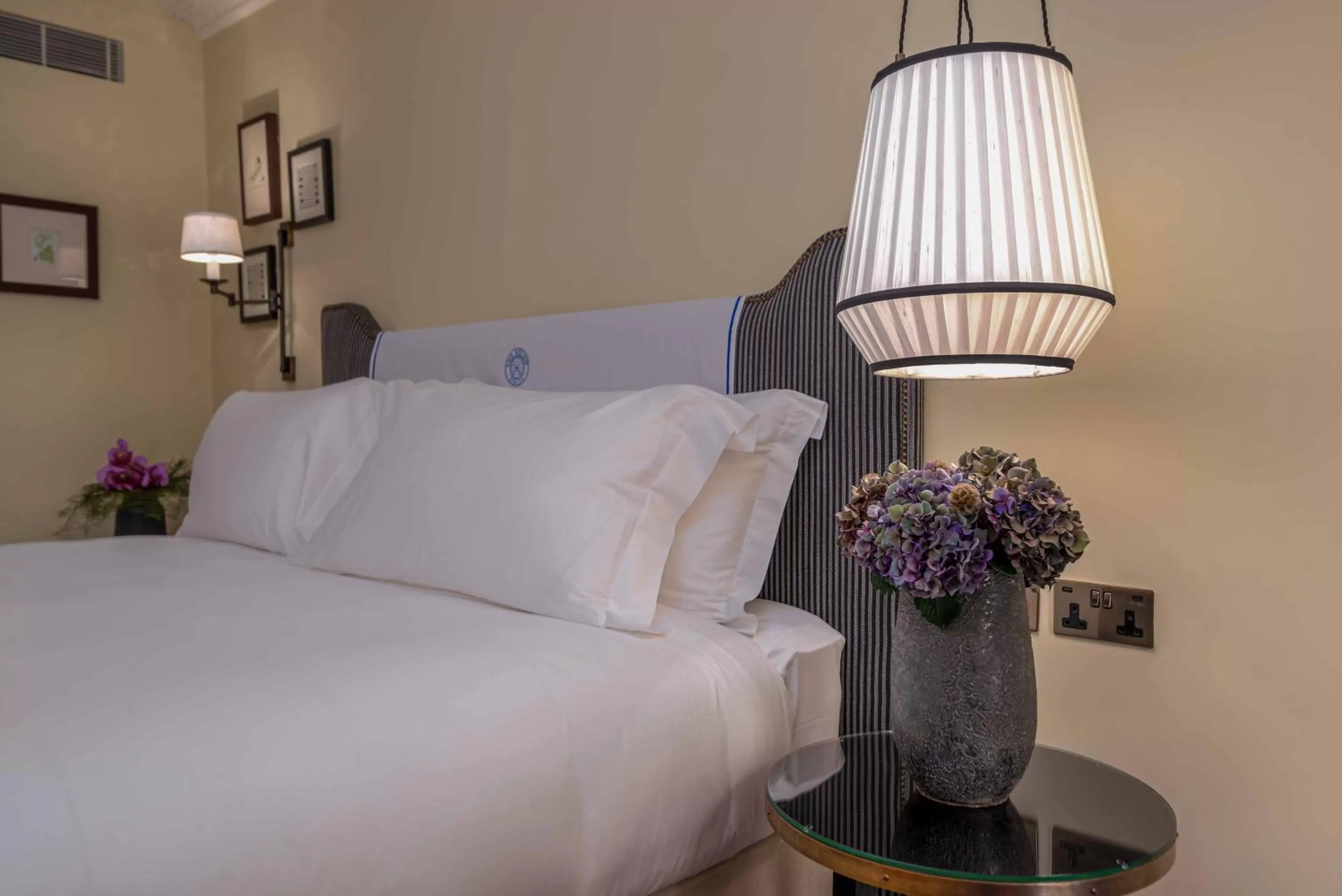 Bedroom, Bed in The Relais Henley