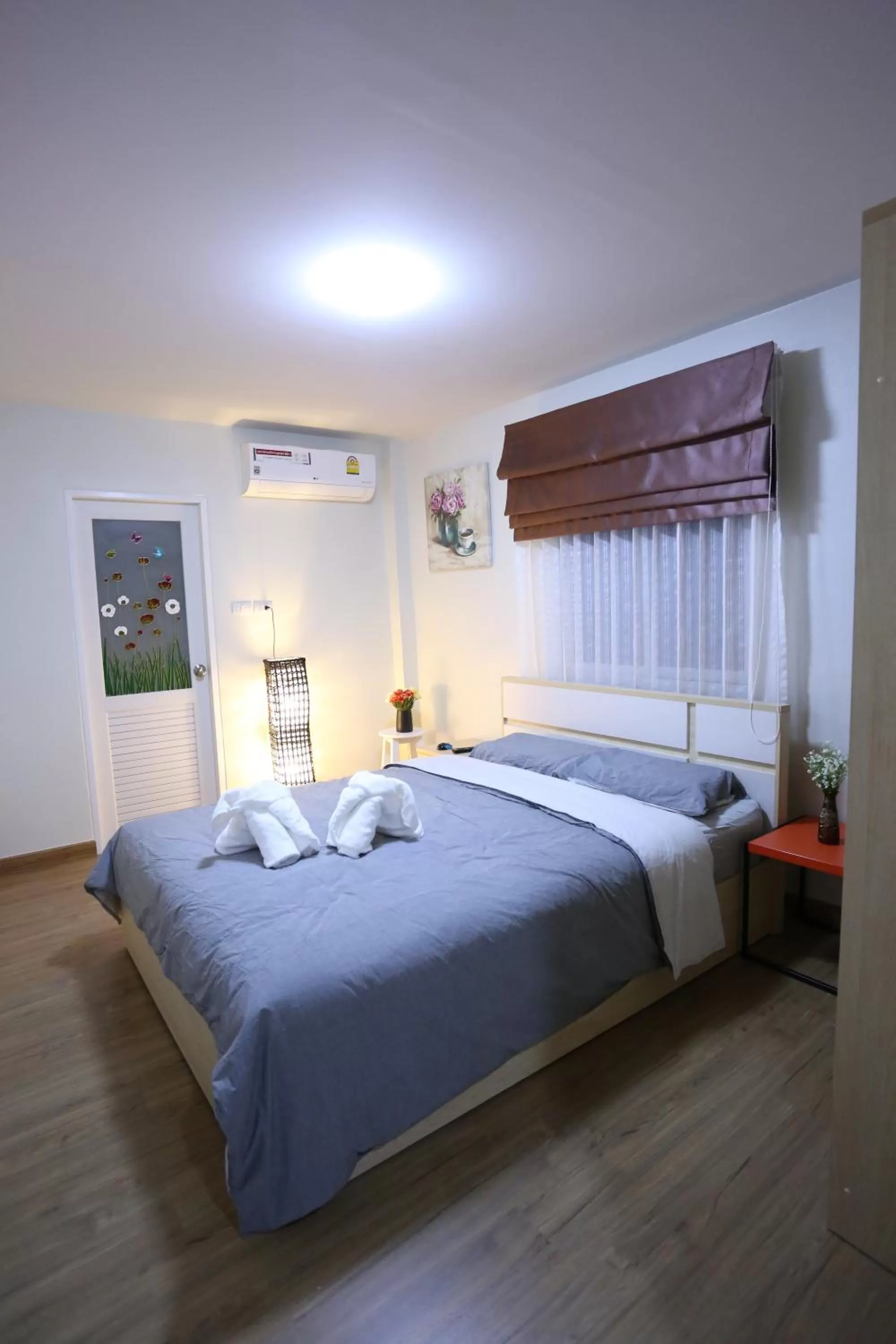 Photo of the whole room, Bed in TD Bangkok