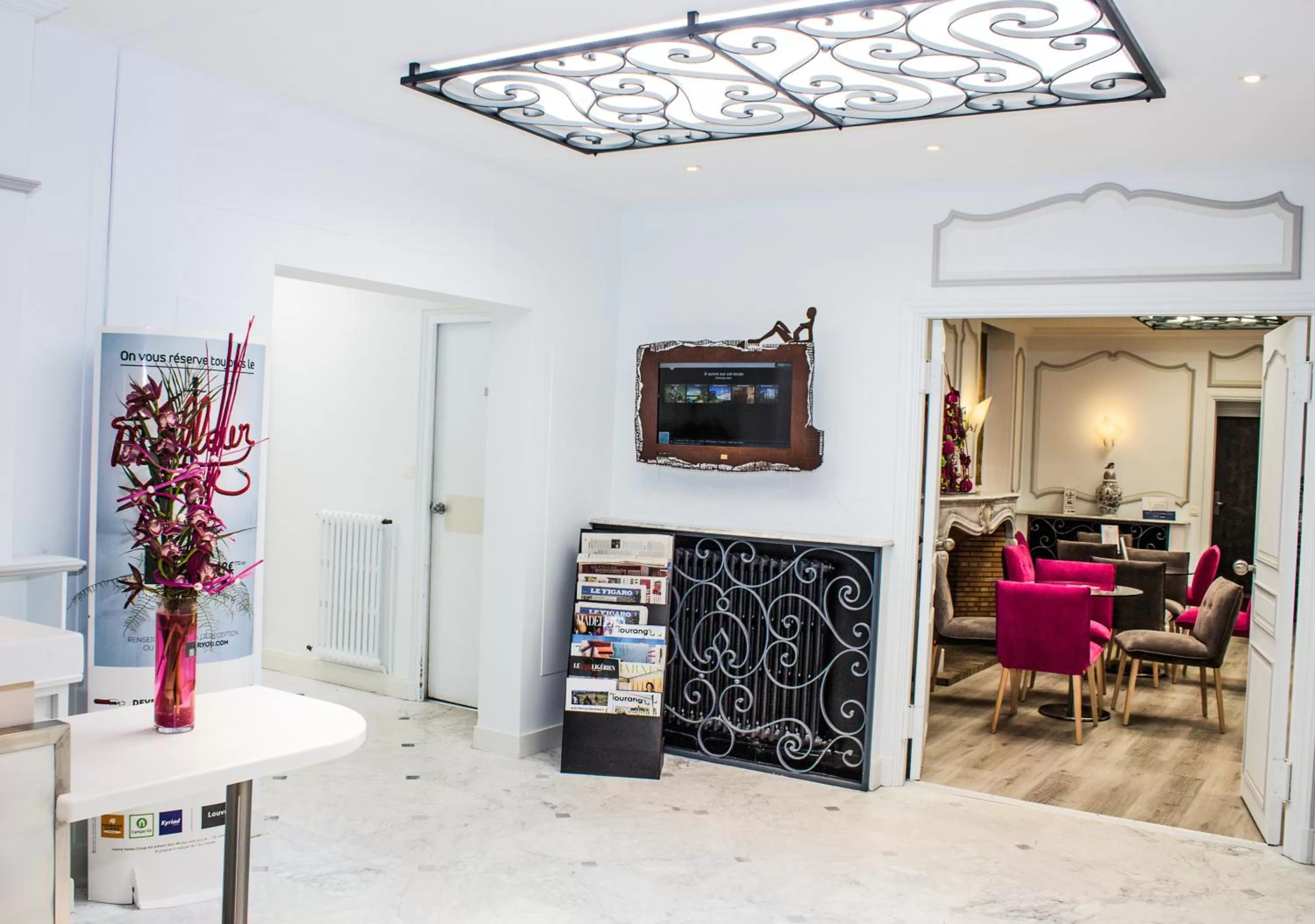 Lobby or reception in Kyriad Hotel Tours Centre