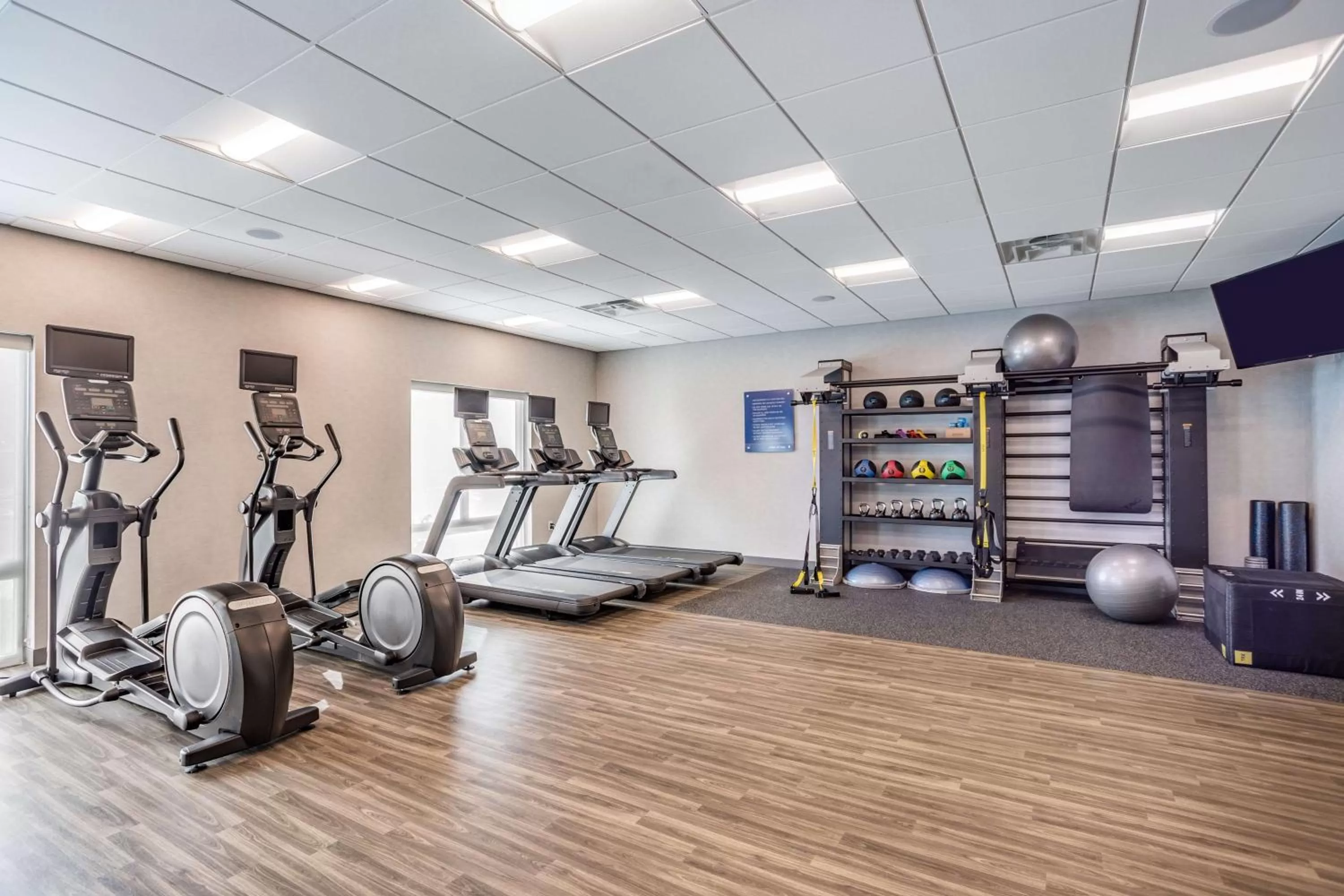 Fitness centre/facilities in Hampton Inn Bedford In, In