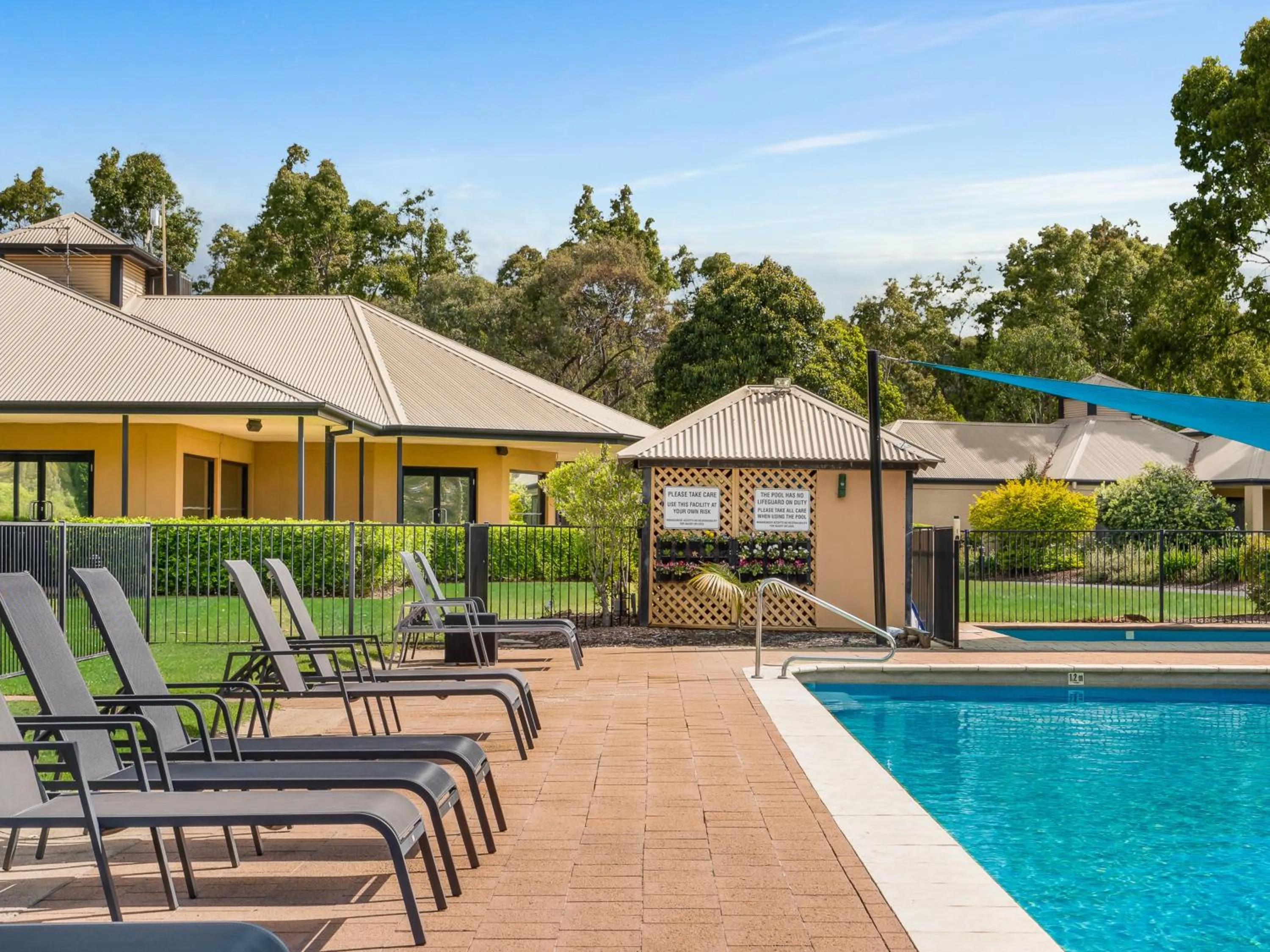 Swimming pool in Leisure Inn Pokolbin Hill