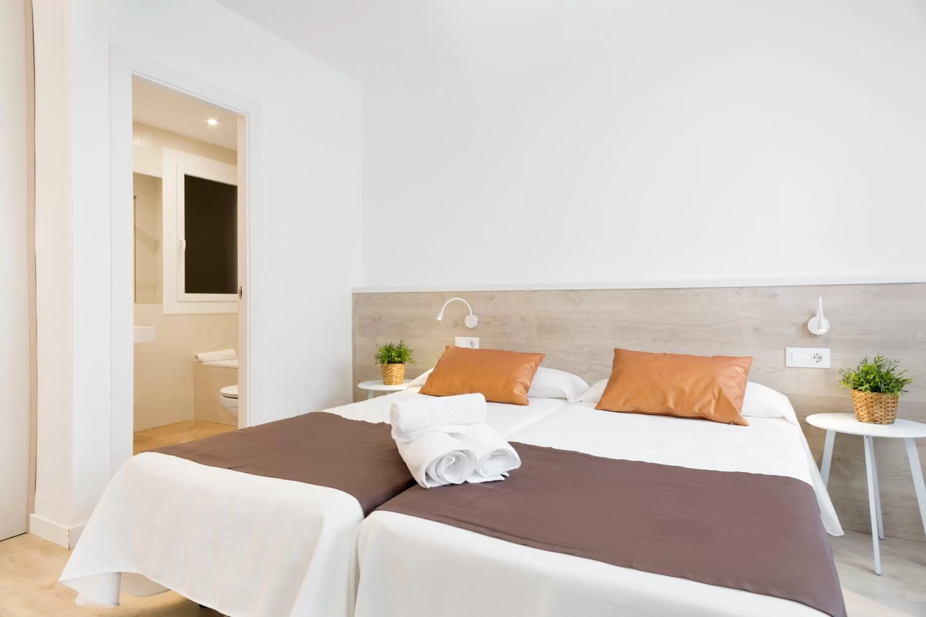 Bathroom, Bed in BcnStop Sagrada Familia