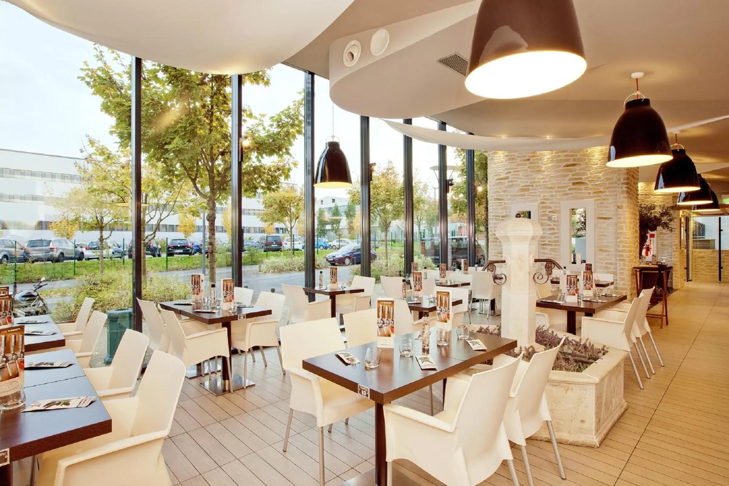 Restaurant/places to eat in Residhome Paris-Massy