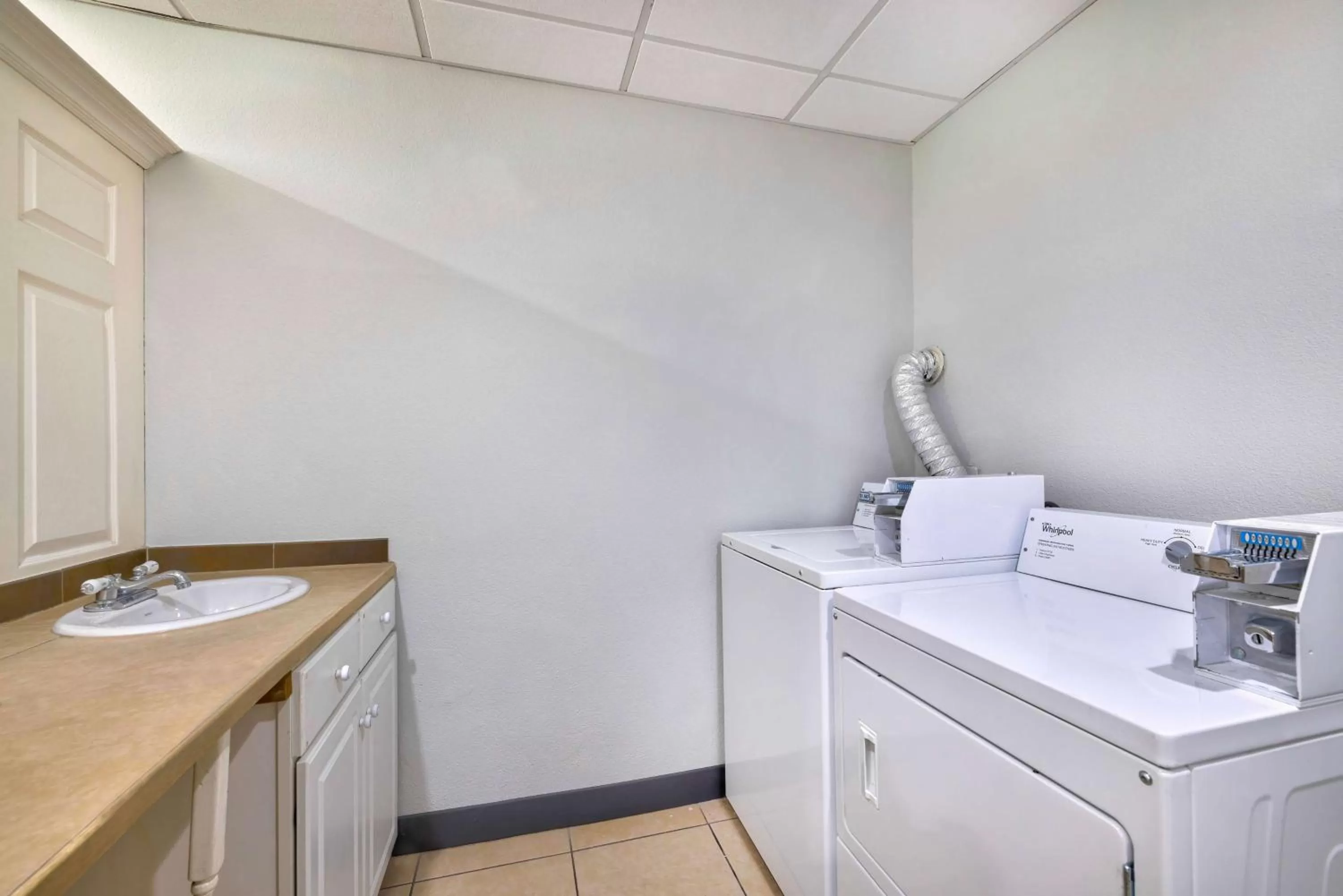 washing machine in Motel 6-Norman, OK