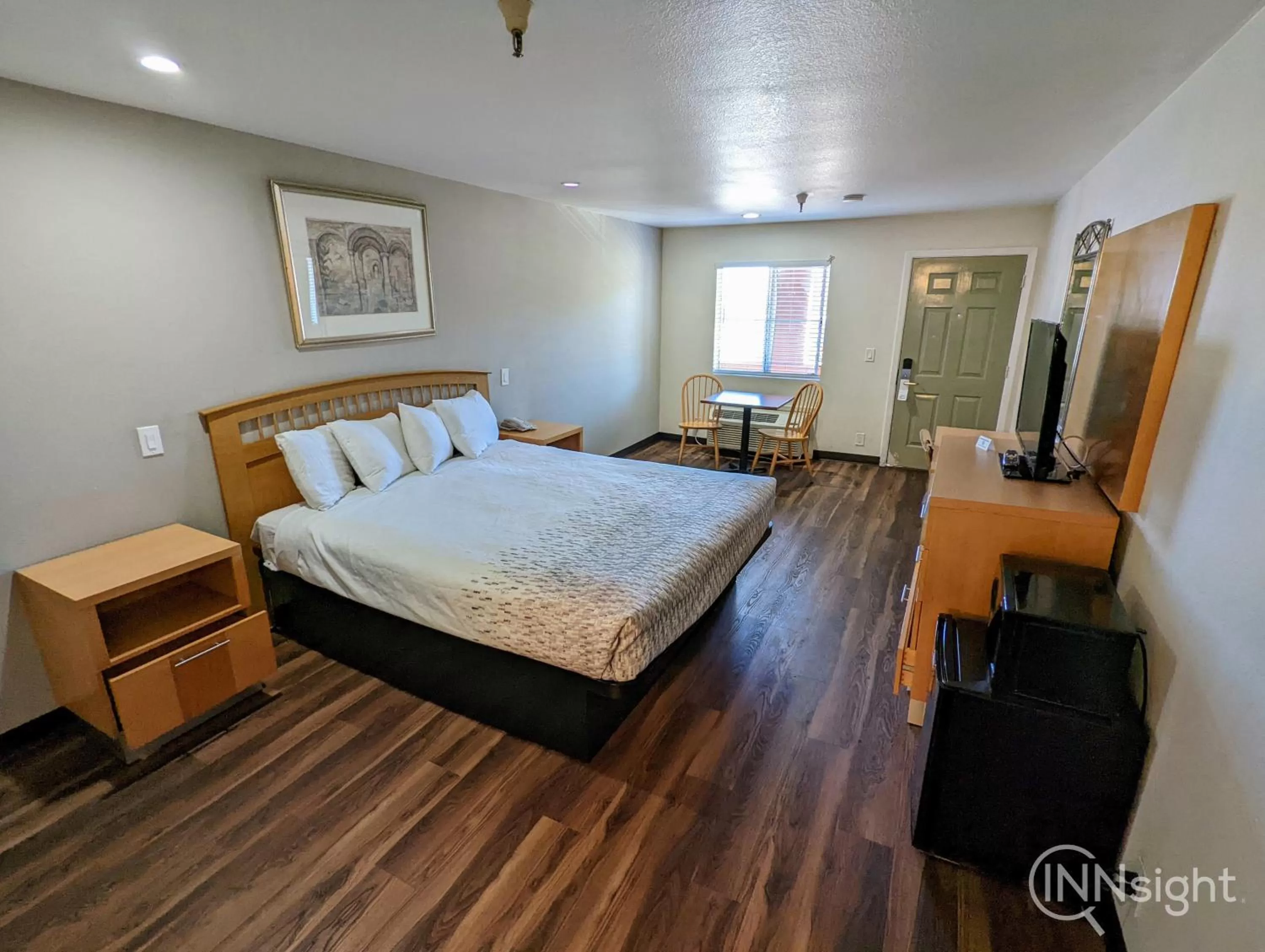 Photo of the whole room, Bed in Royal Inn