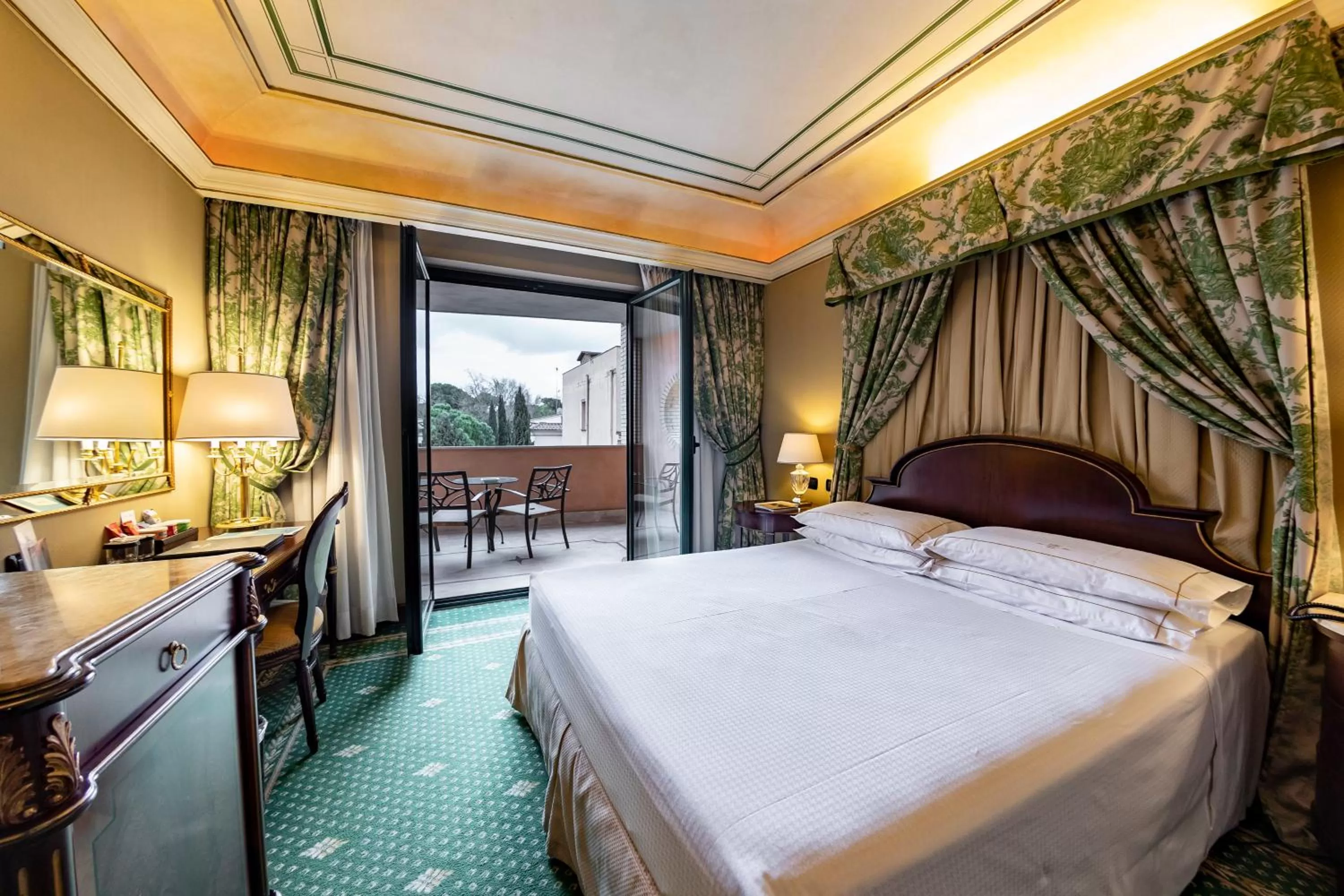 Photo of the whole room, Bed in River Chateau Hotel