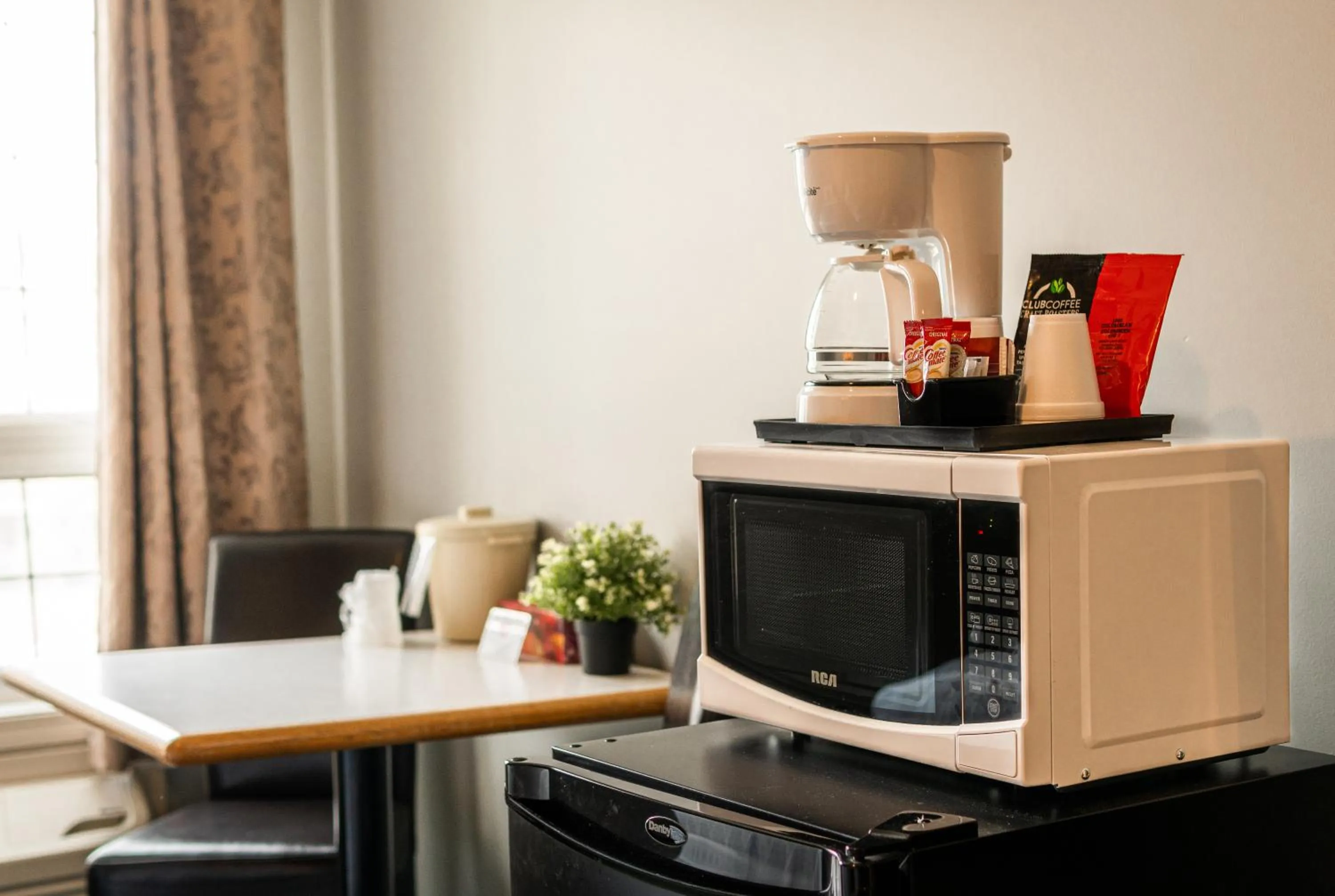 Coffee/tea facilities in Mountain View Inn