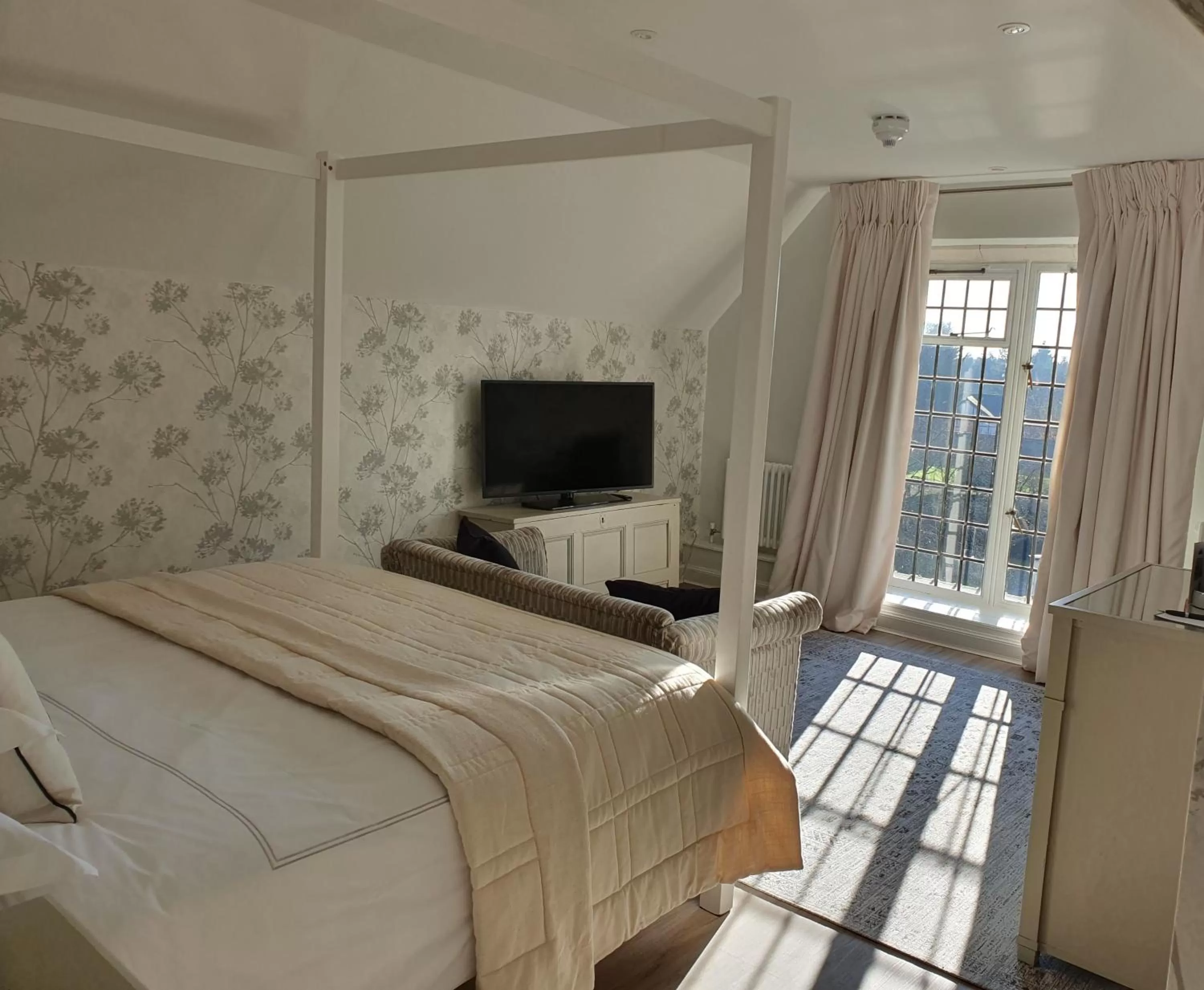 Bedroom, Bed in Great Fosters - Near Windsor