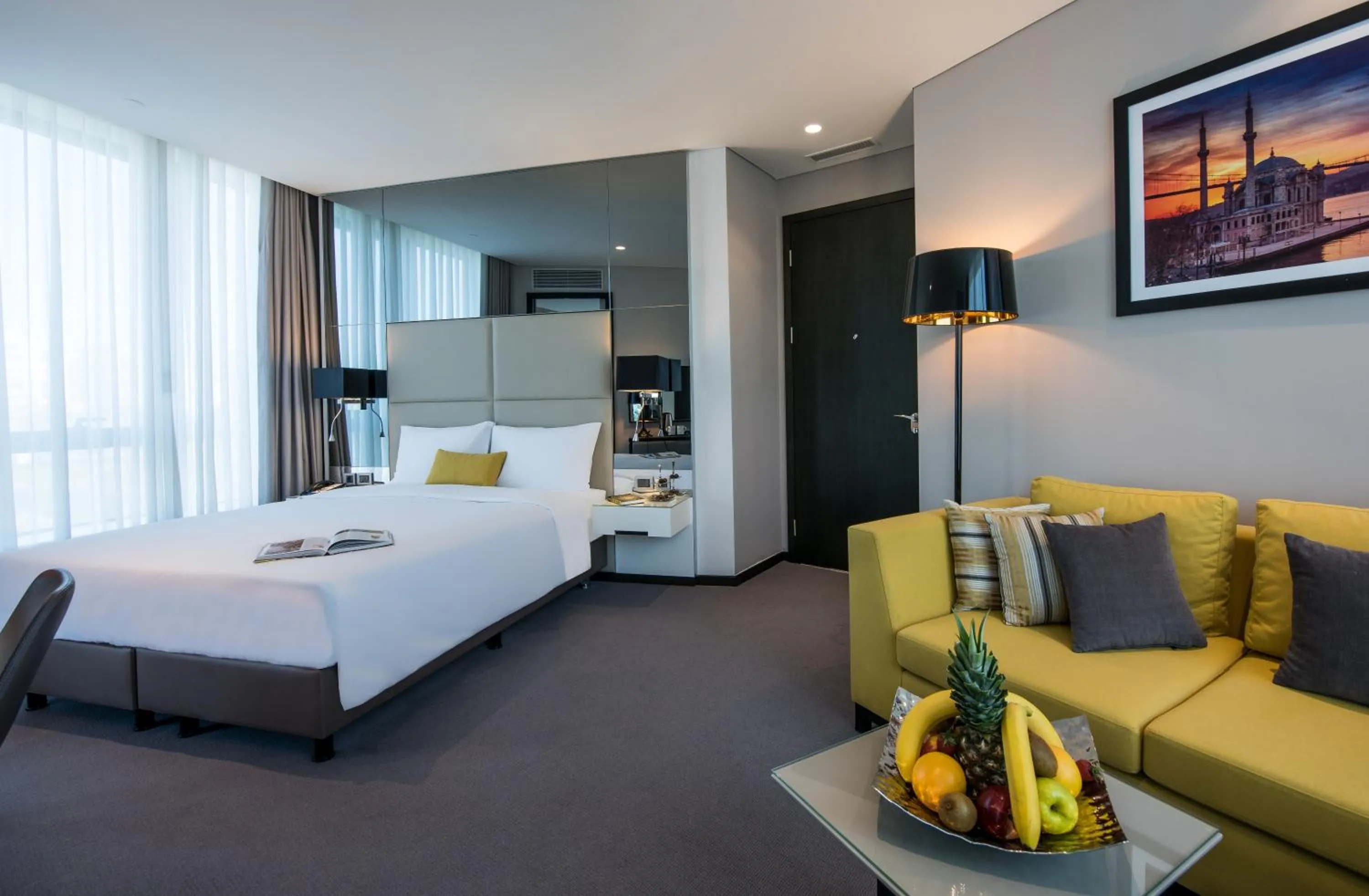 Photo of the whole room, Bed in Centro Westside by Rotana