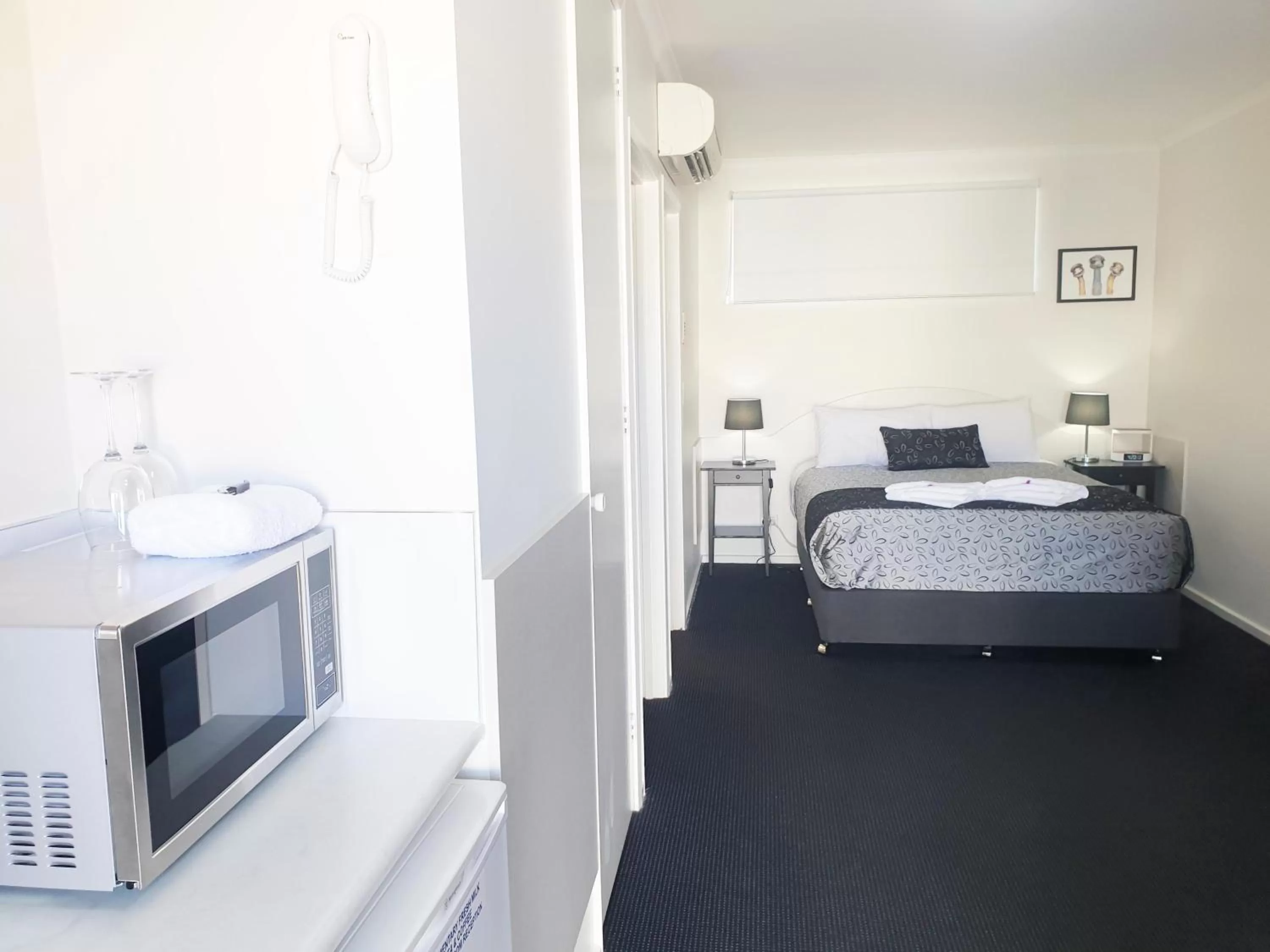 Bed in Comfort Inn May Park