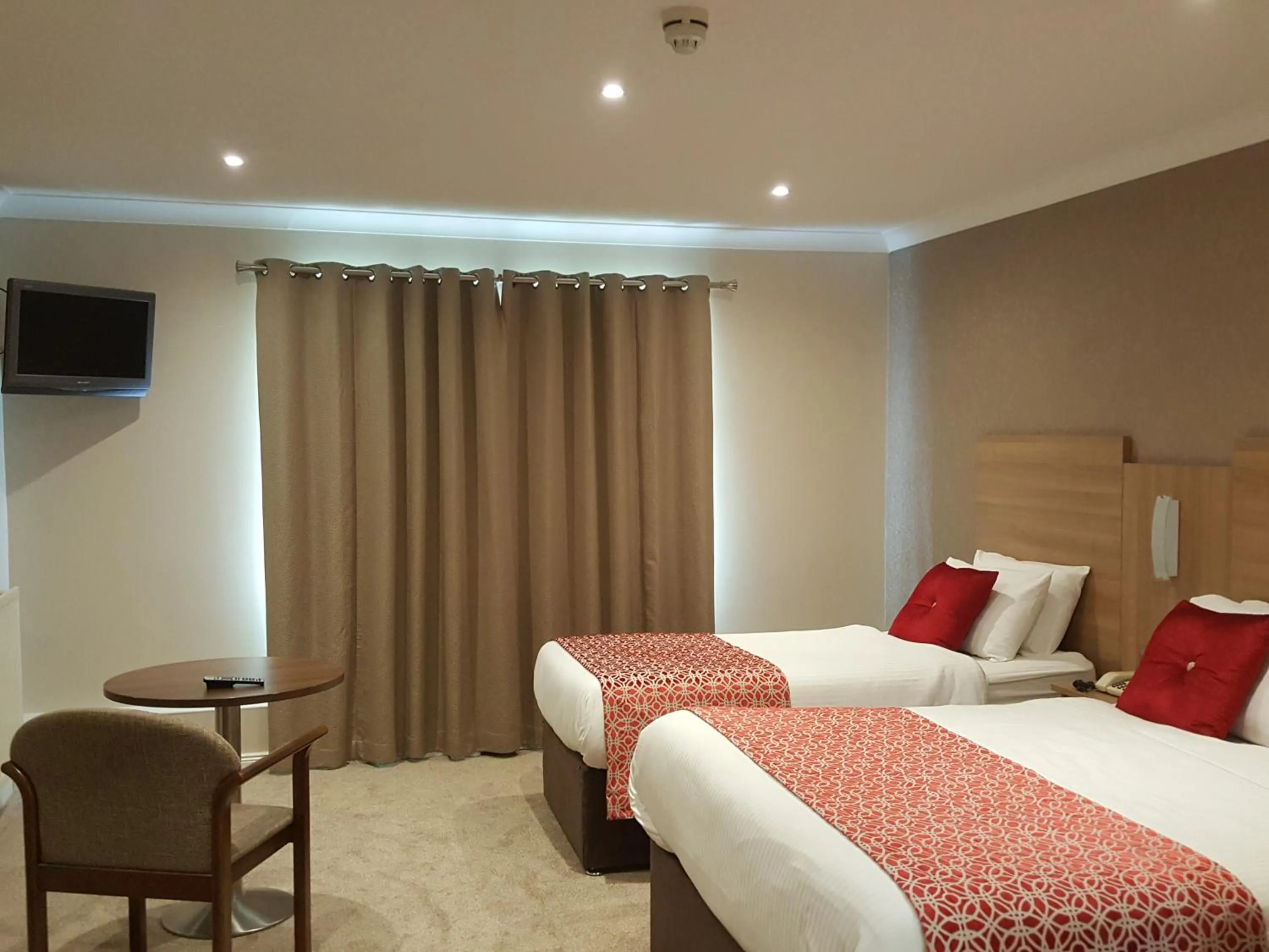 Bedroom, Bed in The Lodge Hotel