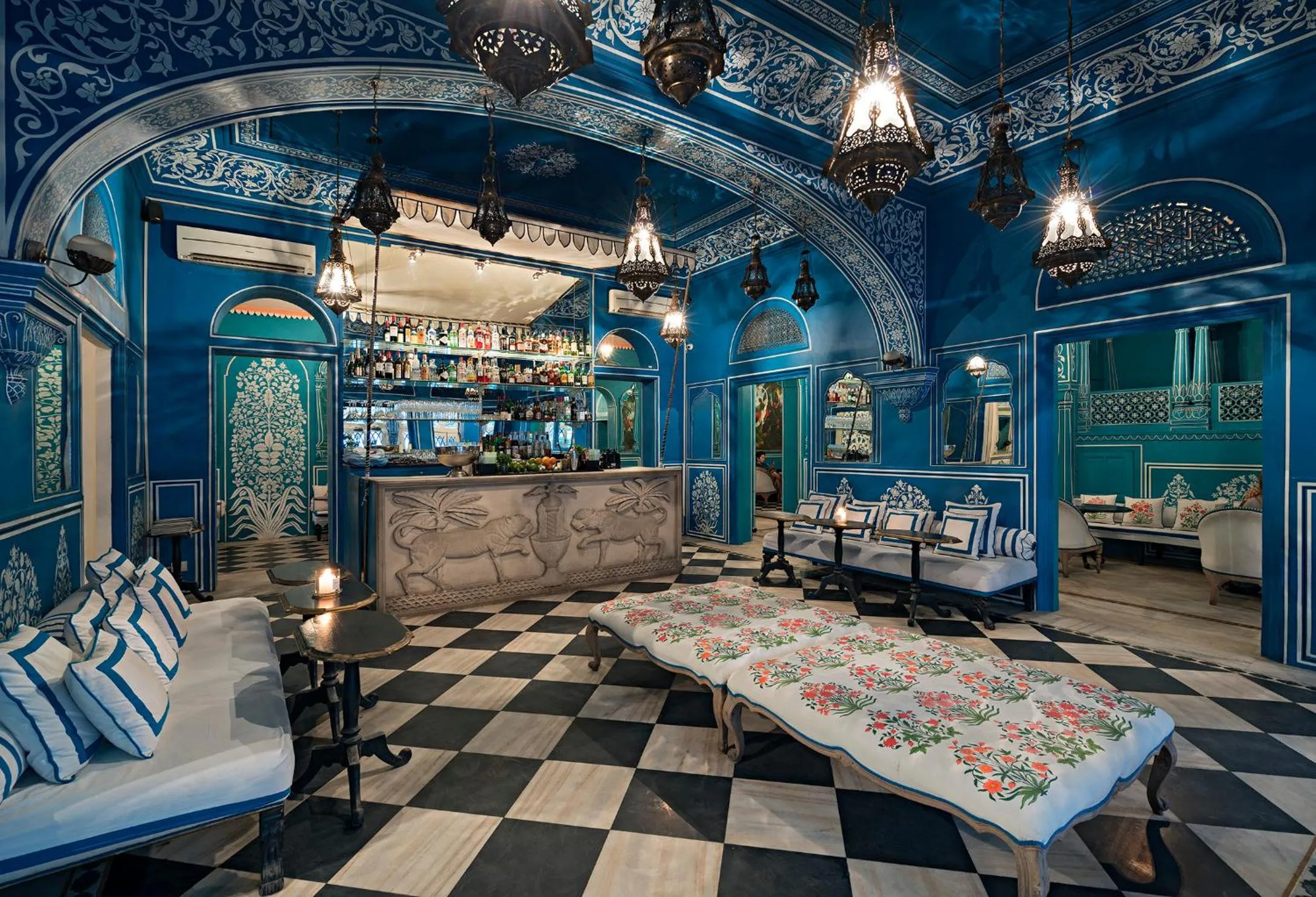 Restaurant/places to eat in Hotel Narain Niwas Palace