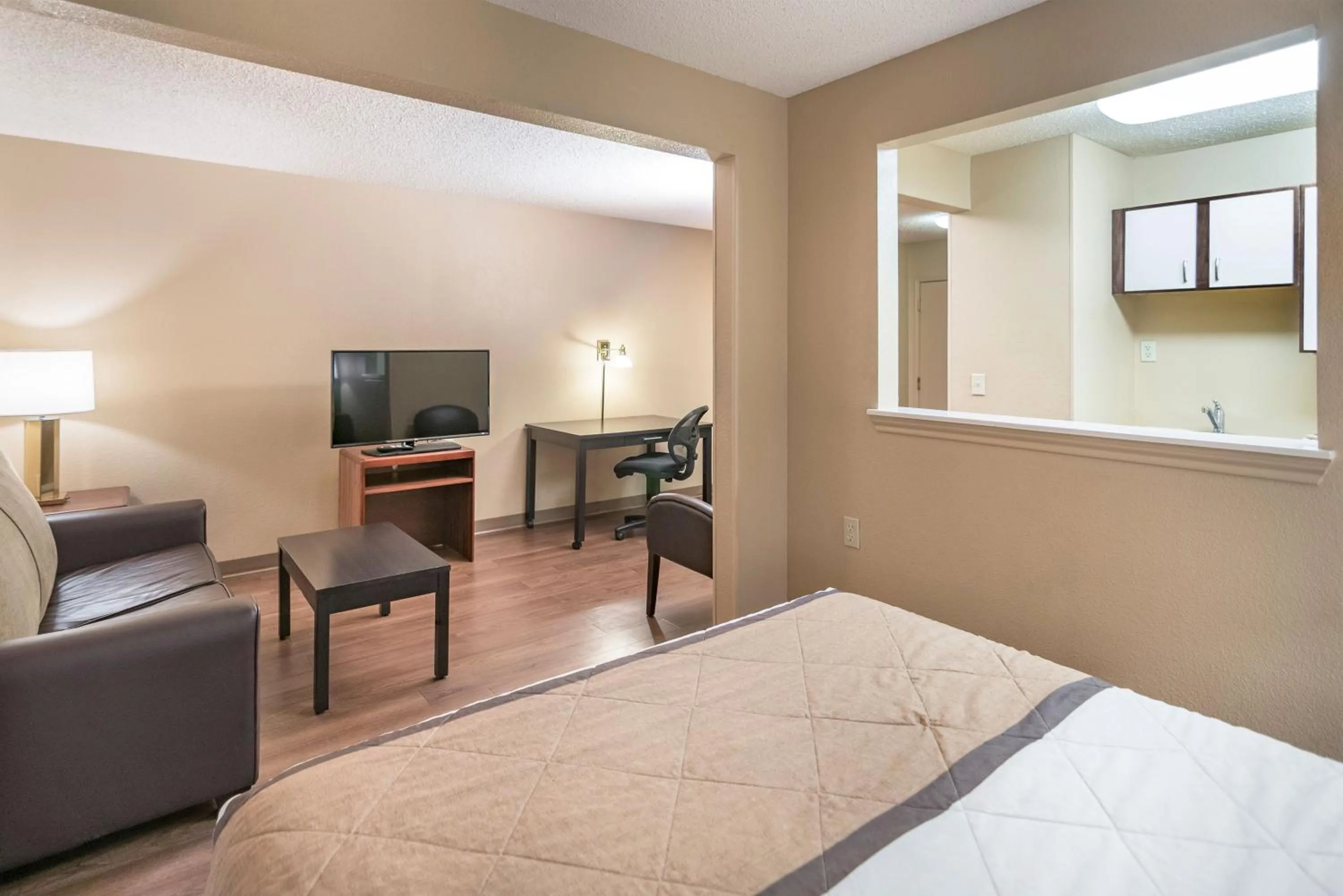 Bed in Extended Stay America Suites - Tulsa - Midtown
