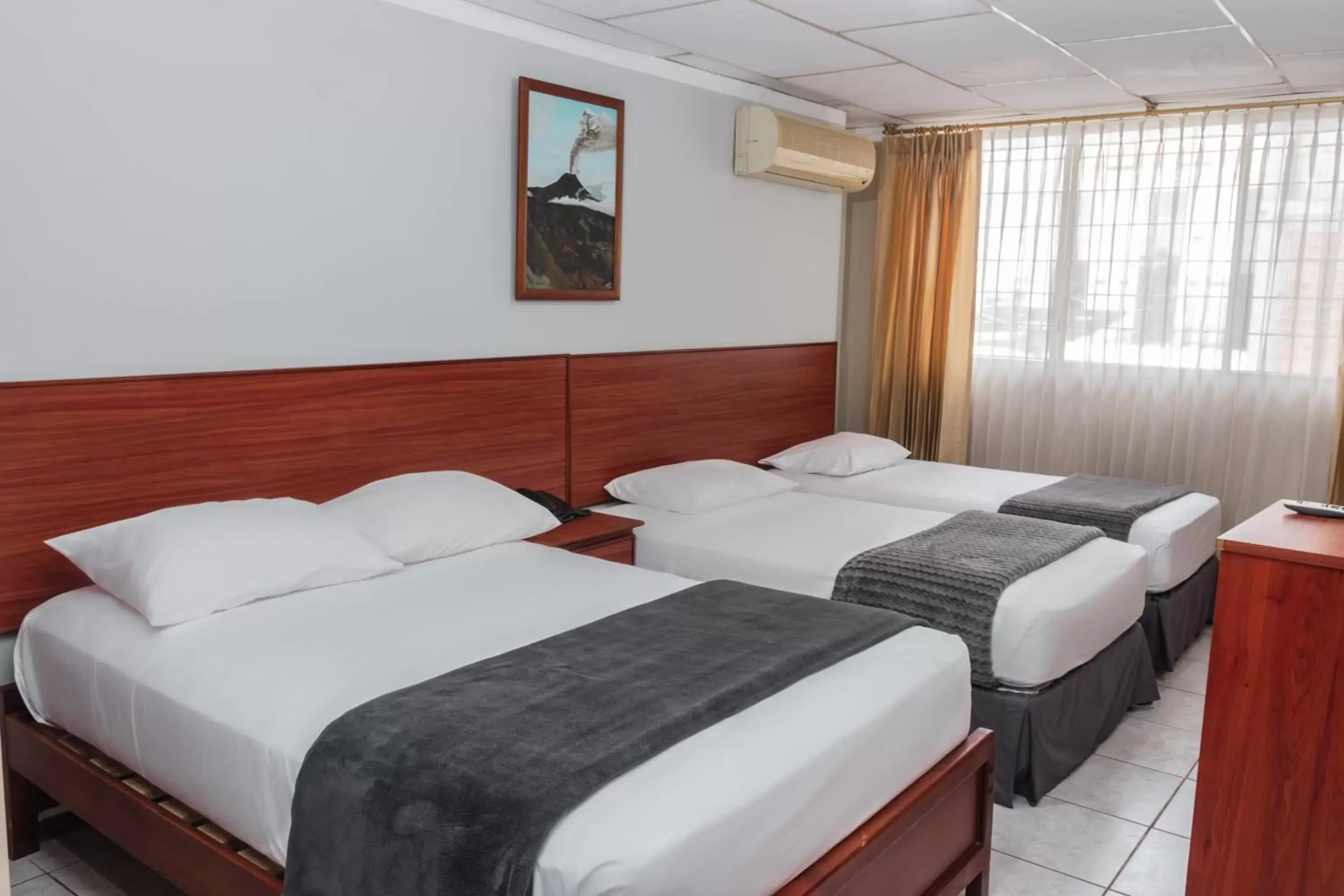 Triple Room in Grand Hotel Machala Triple Room in Grand Hotel Machala