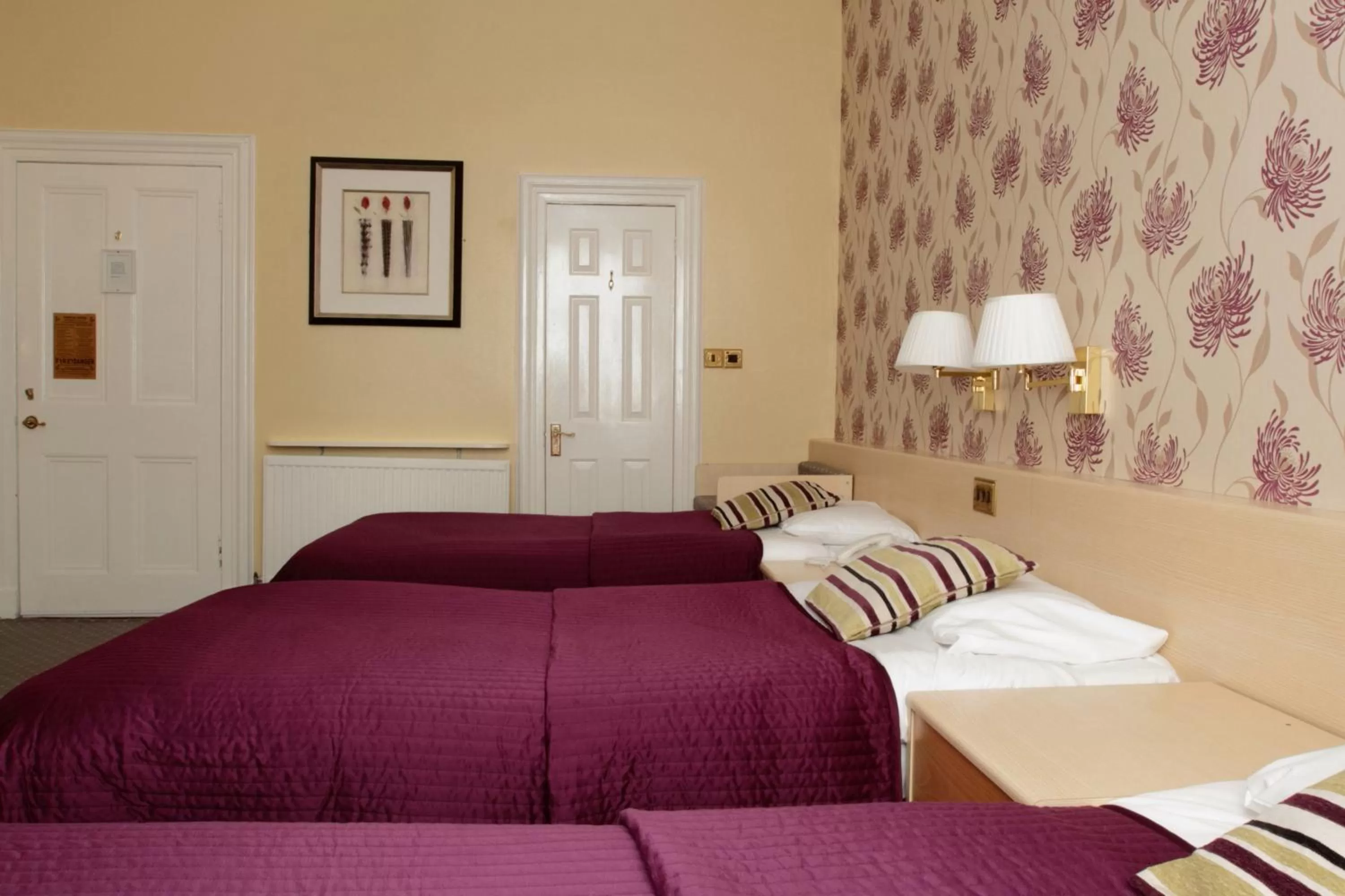 Bed in Thistle Hotel