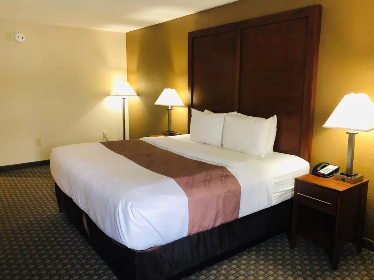 Other, Bed in Quality Inn & Suites Heritage Park