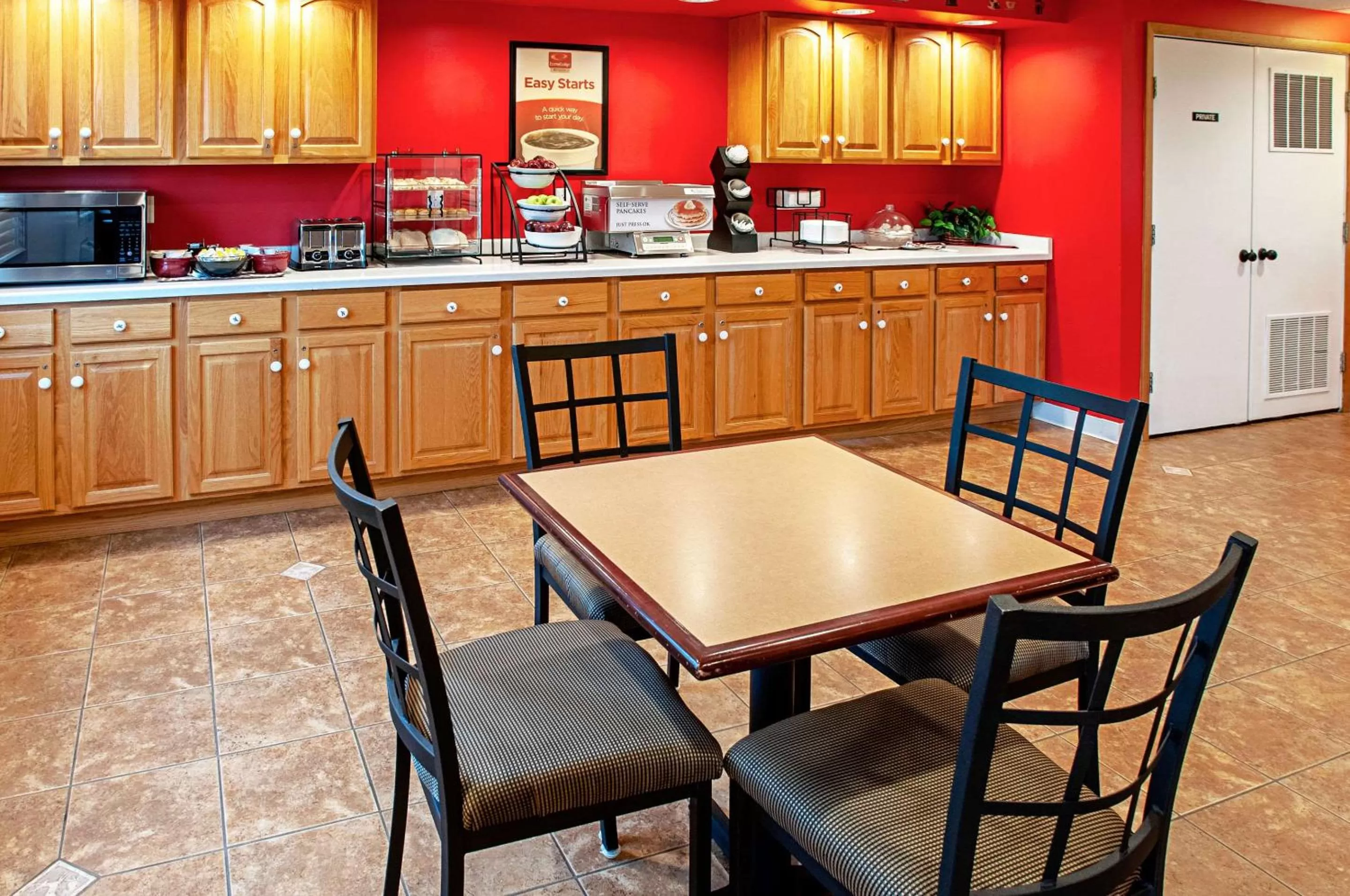 Restaurant/places to eat in Econo Lodge Menomonie On The Bay