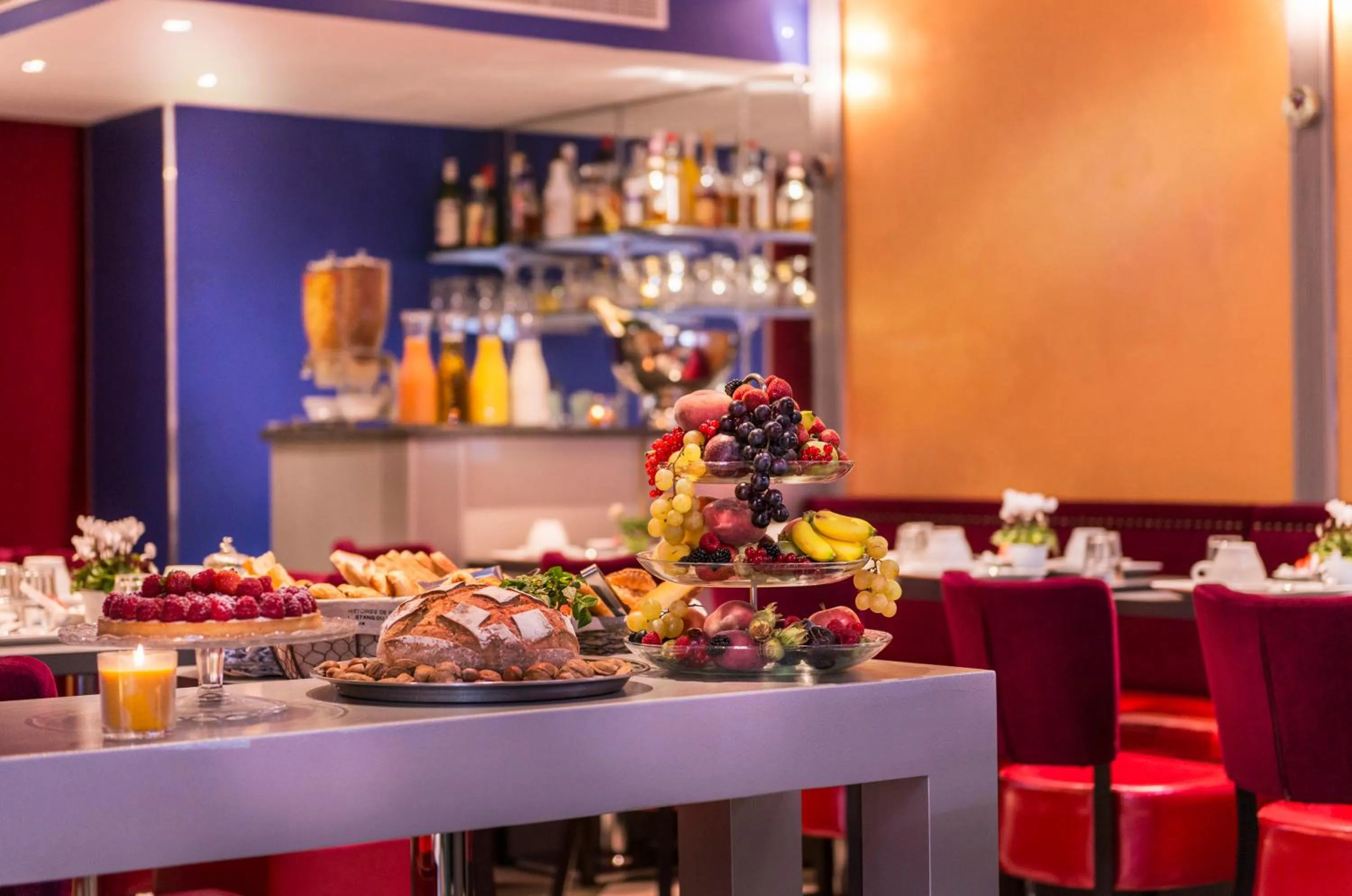 Restaurant/places to eat in Hotel Monceau Wagram