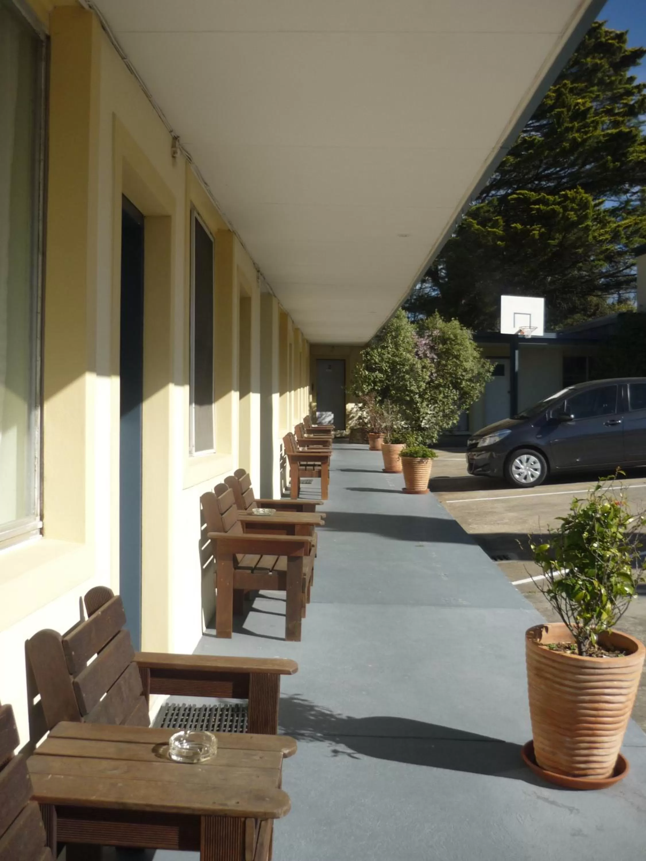 Facade/entrance in High Mountains Motor Inn