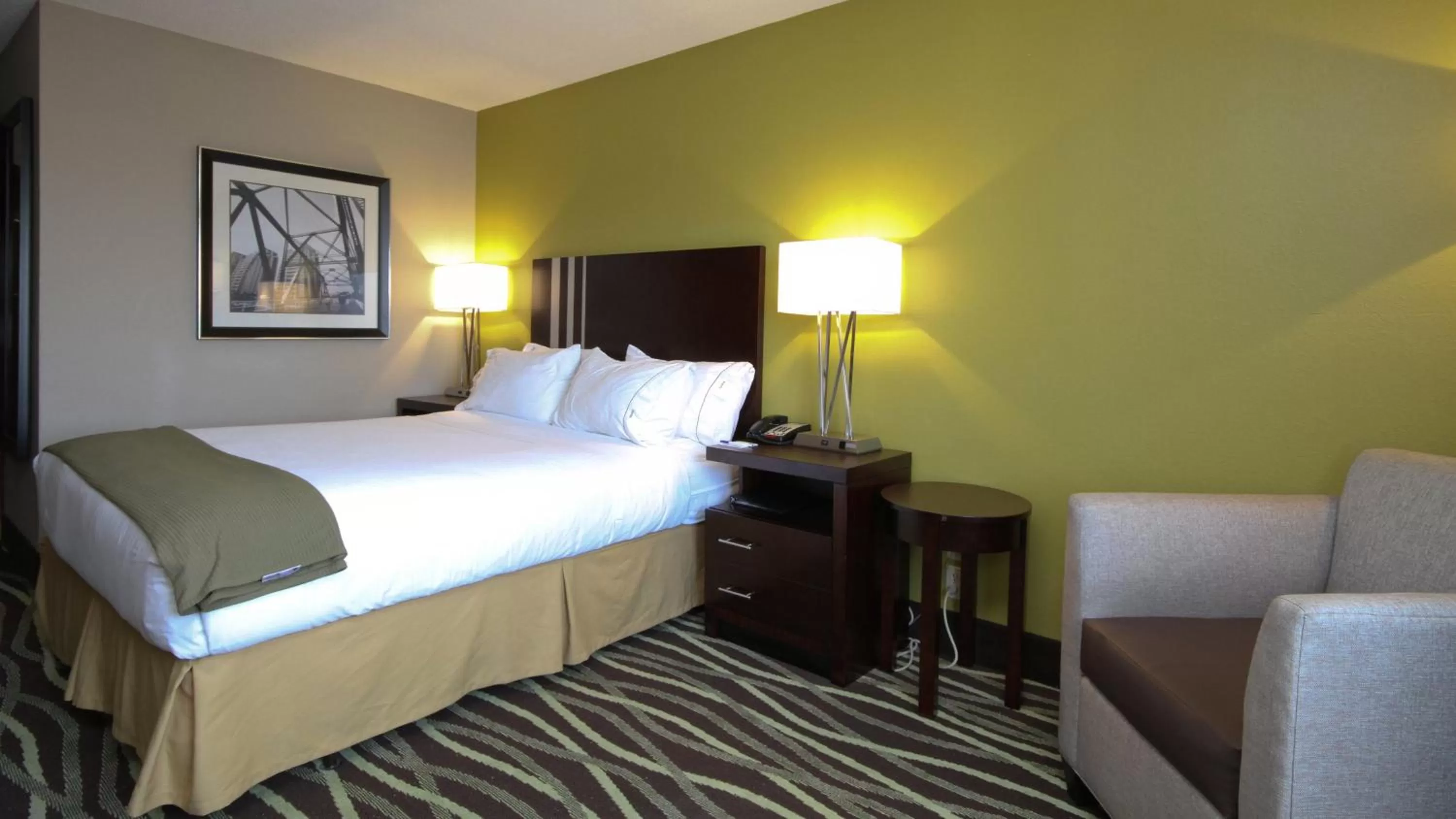 Photo of the whole room in Holiday Inn Express Marshall by IHG