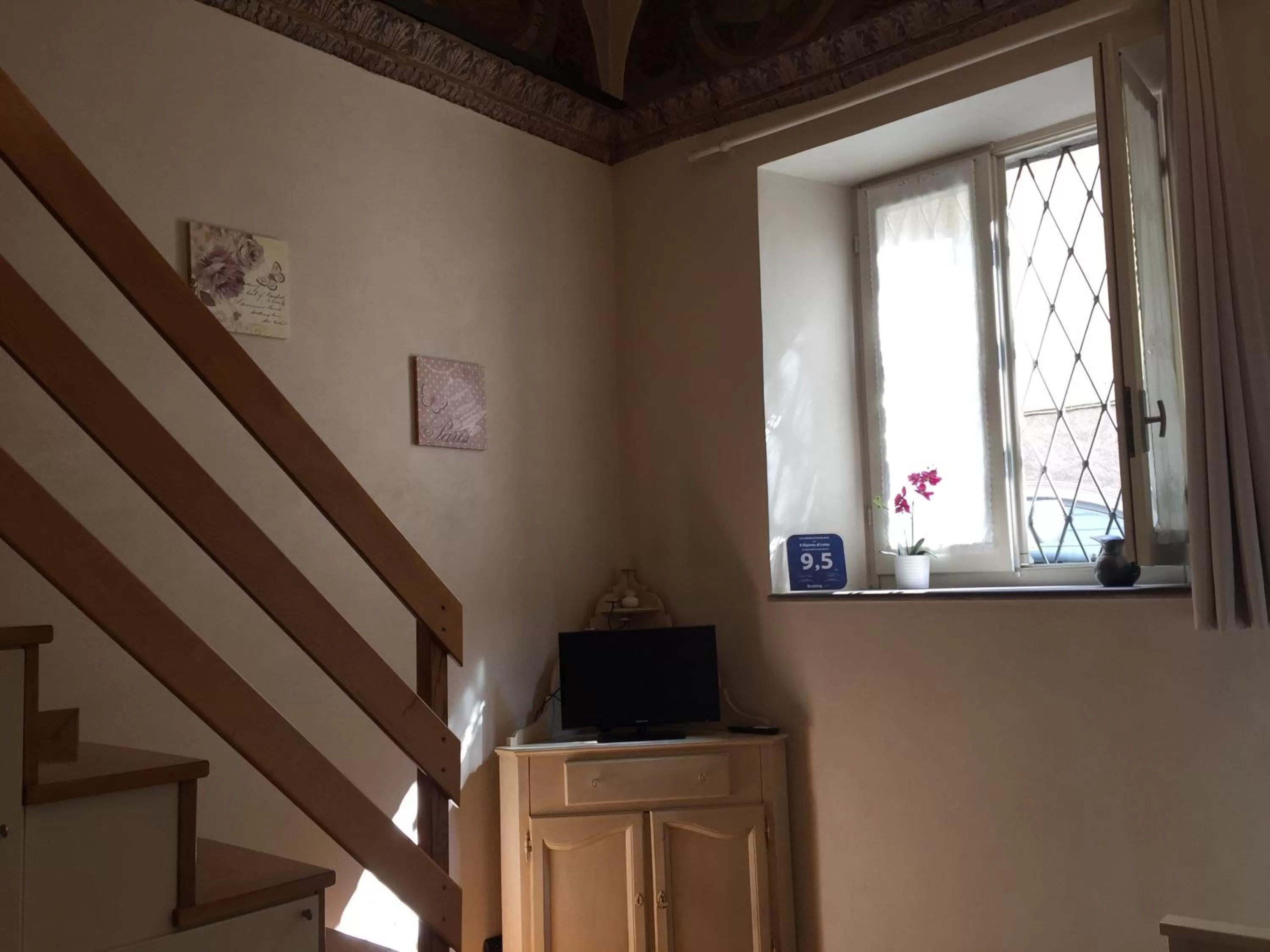 Photo of the whole room in Bramantesco