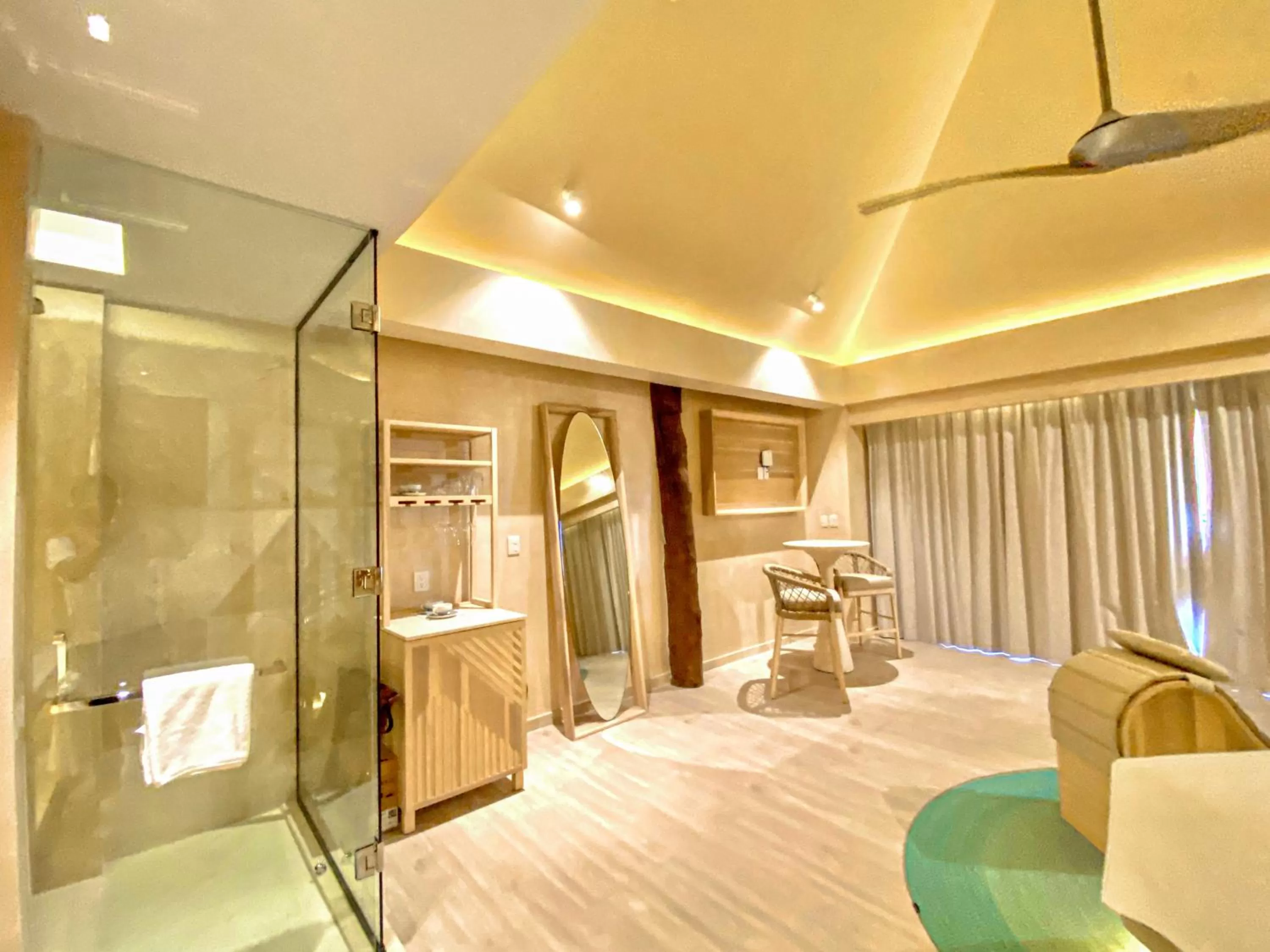 Shower in Hotel Shibari - Restaurant & Cenote Club