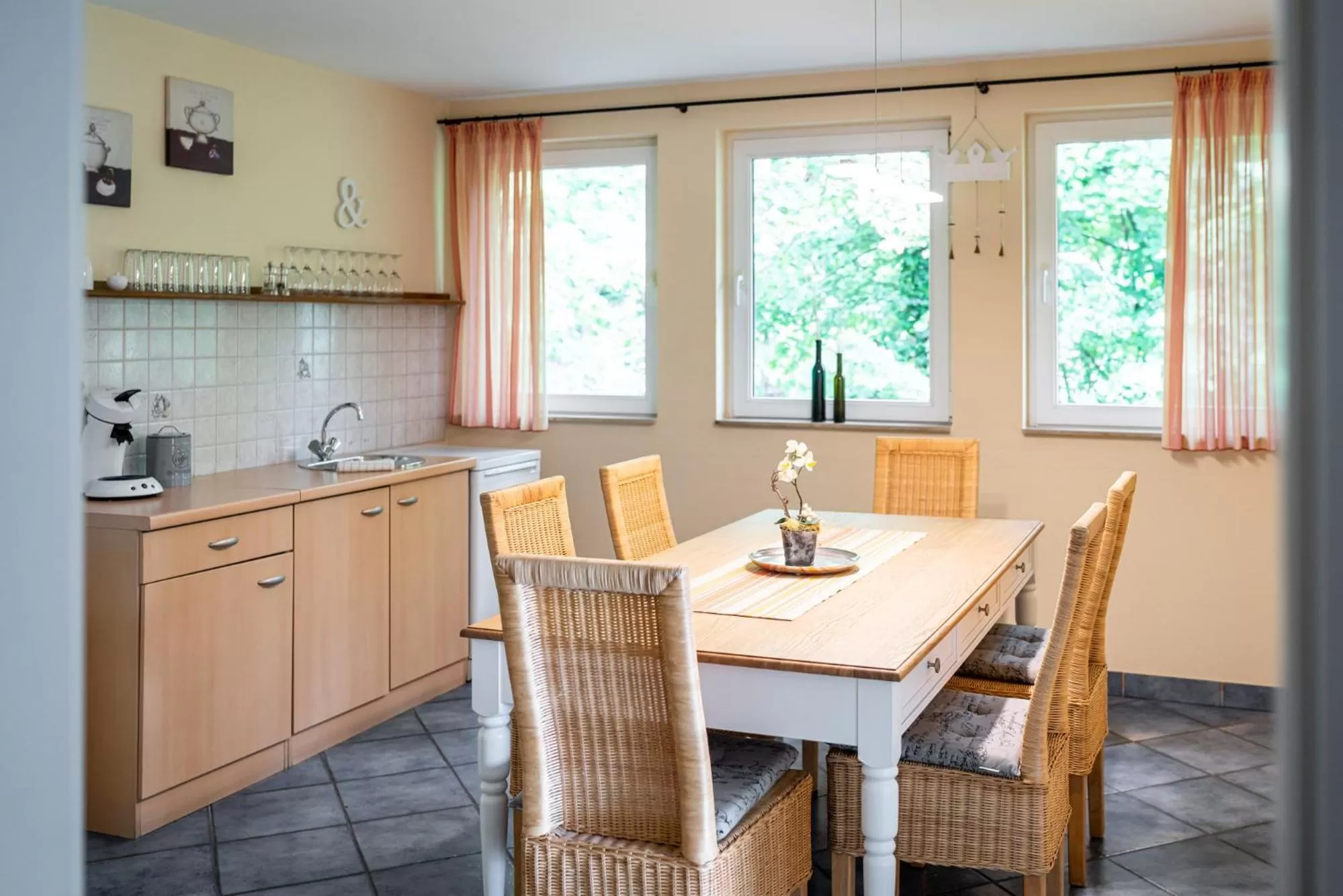 Kitchen or kitchenette in Waldhotel Tannenhäuschen
