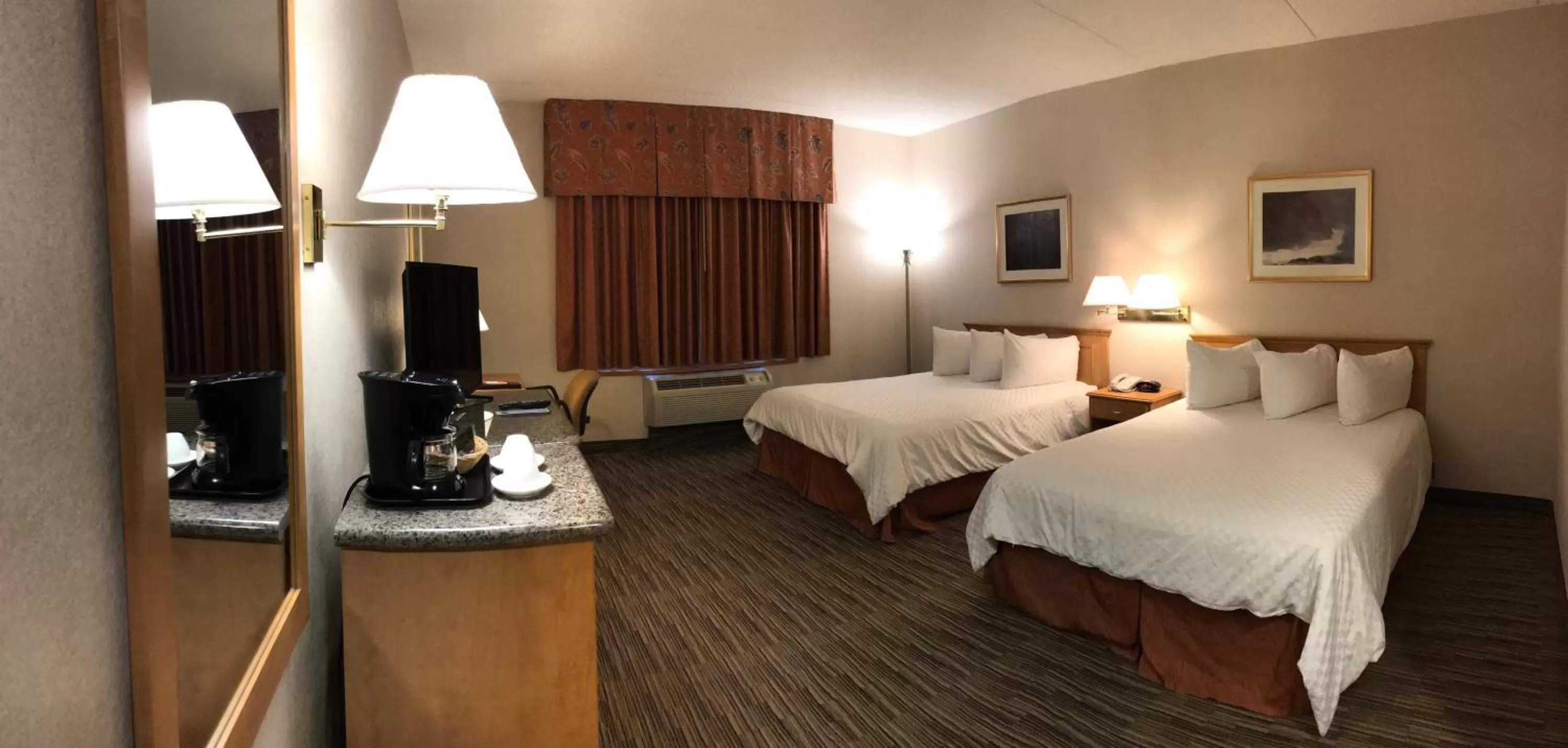 Bed in Humphry Inn and Suites