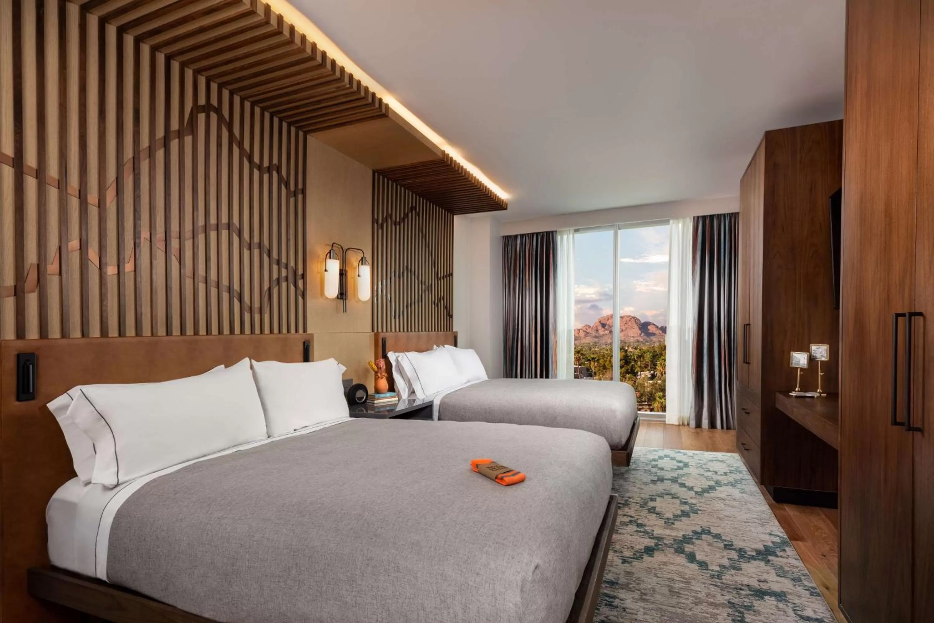 Bedroom, Bed in Canopy By Hilton Scottsdale Old Town