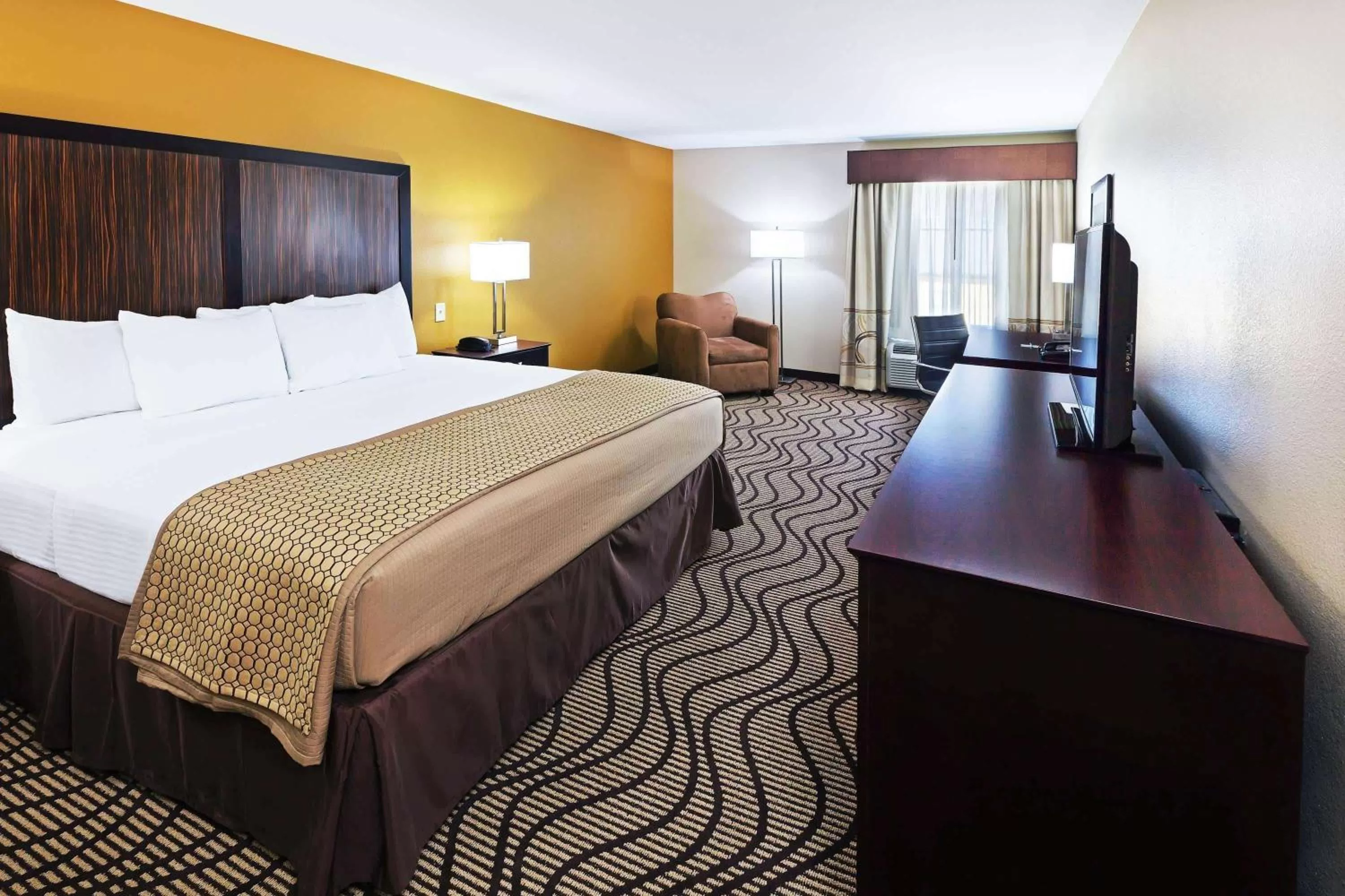 Photo of the whole room in La Quinta by Wyndham Floresville