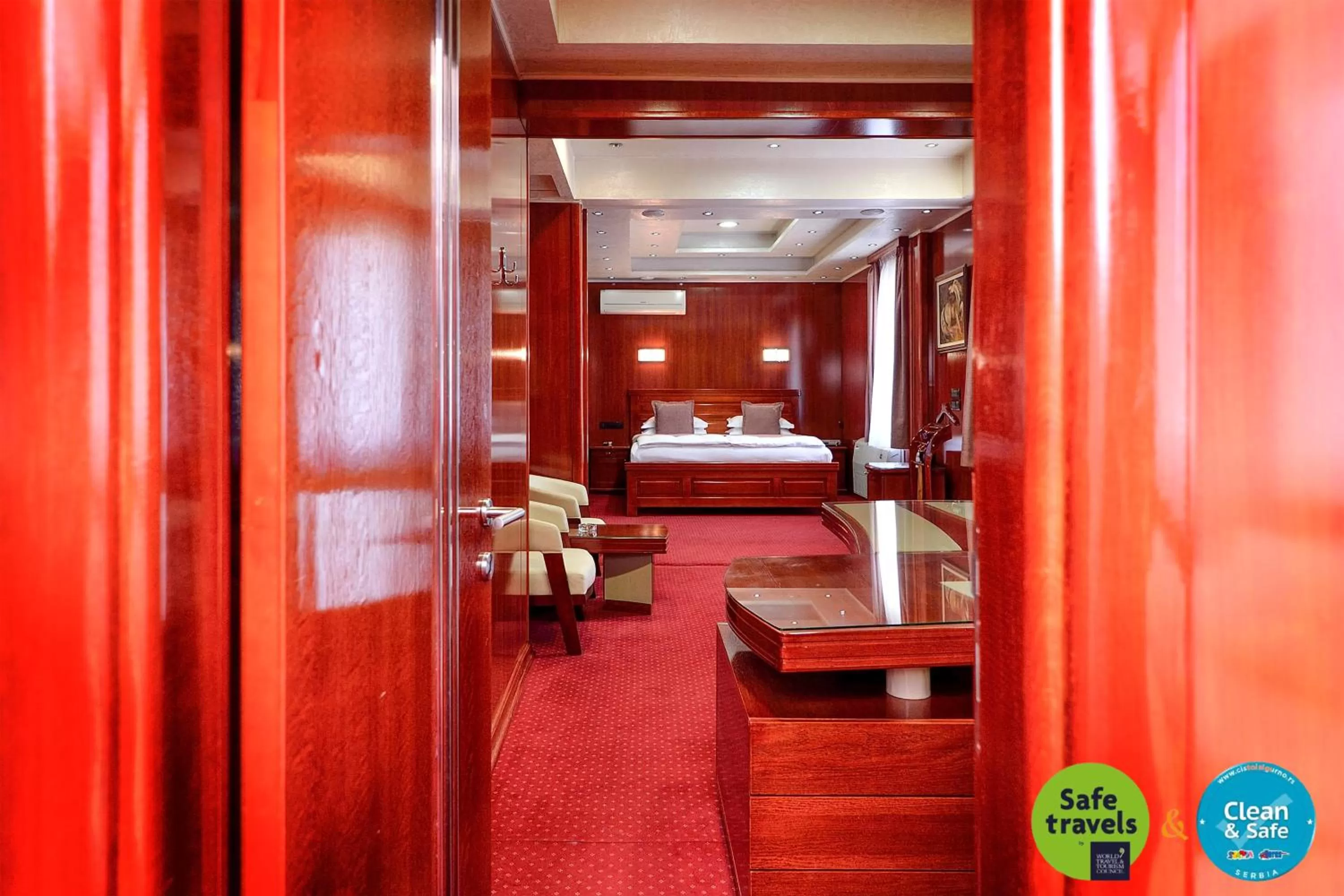 Bedroom, Bed in Prezident Hotel