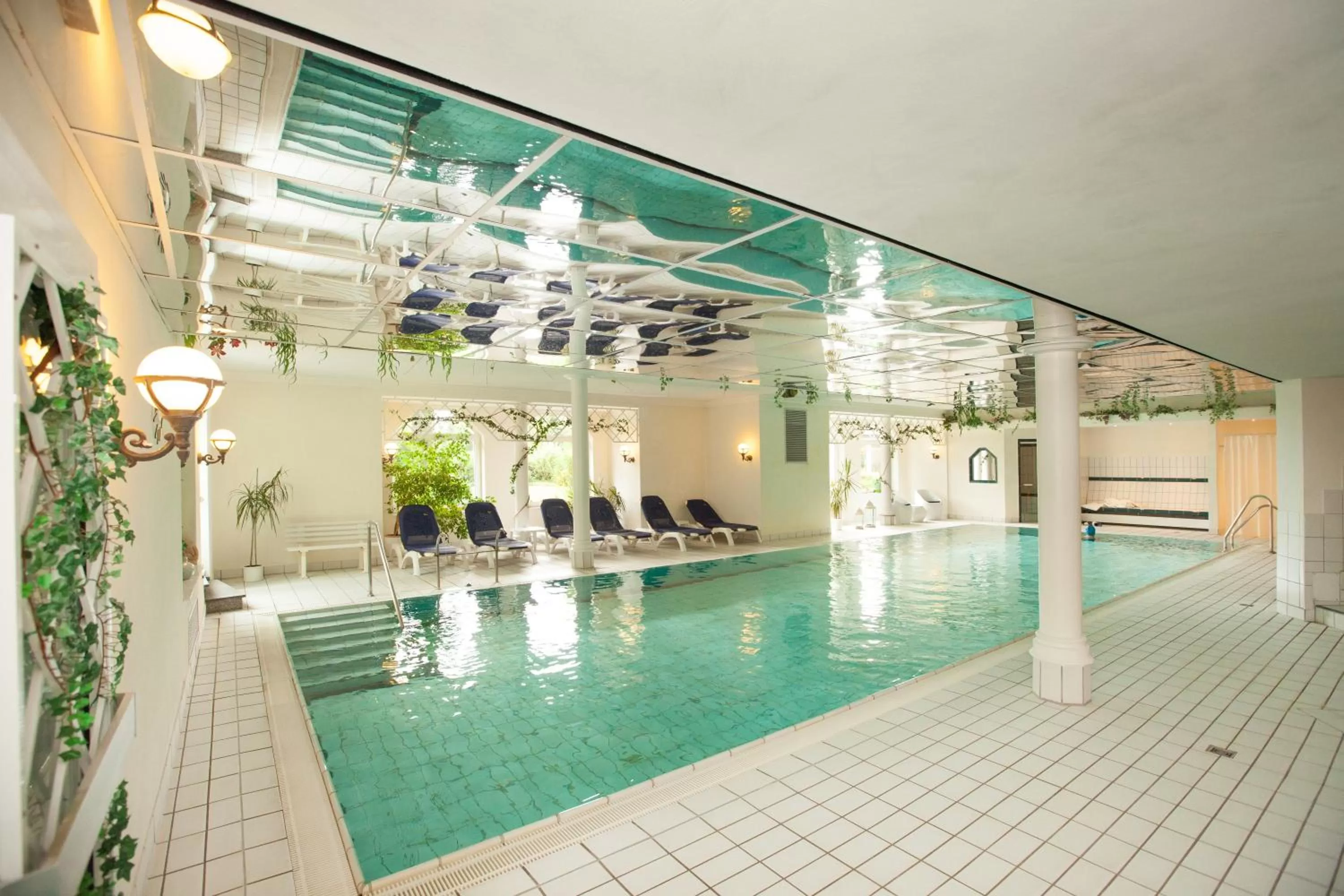 Swimming pool in Ferienhotel Haus Becker