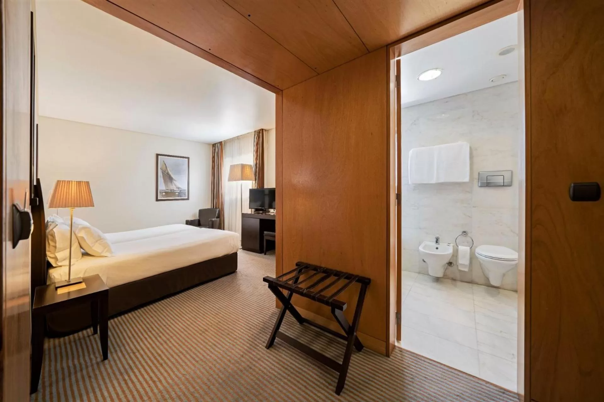 Bedroom, Bed in Hotel Marina Atlântico