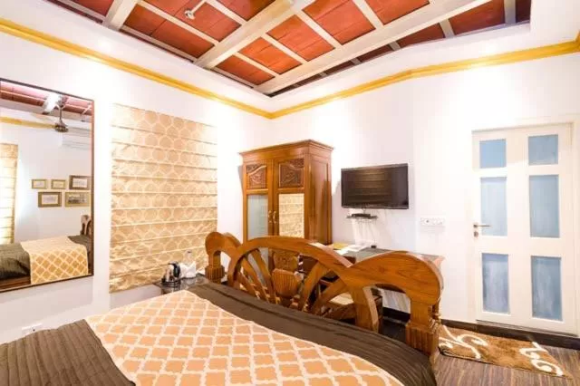 Bedroom, Bed in The Corner Courtyard