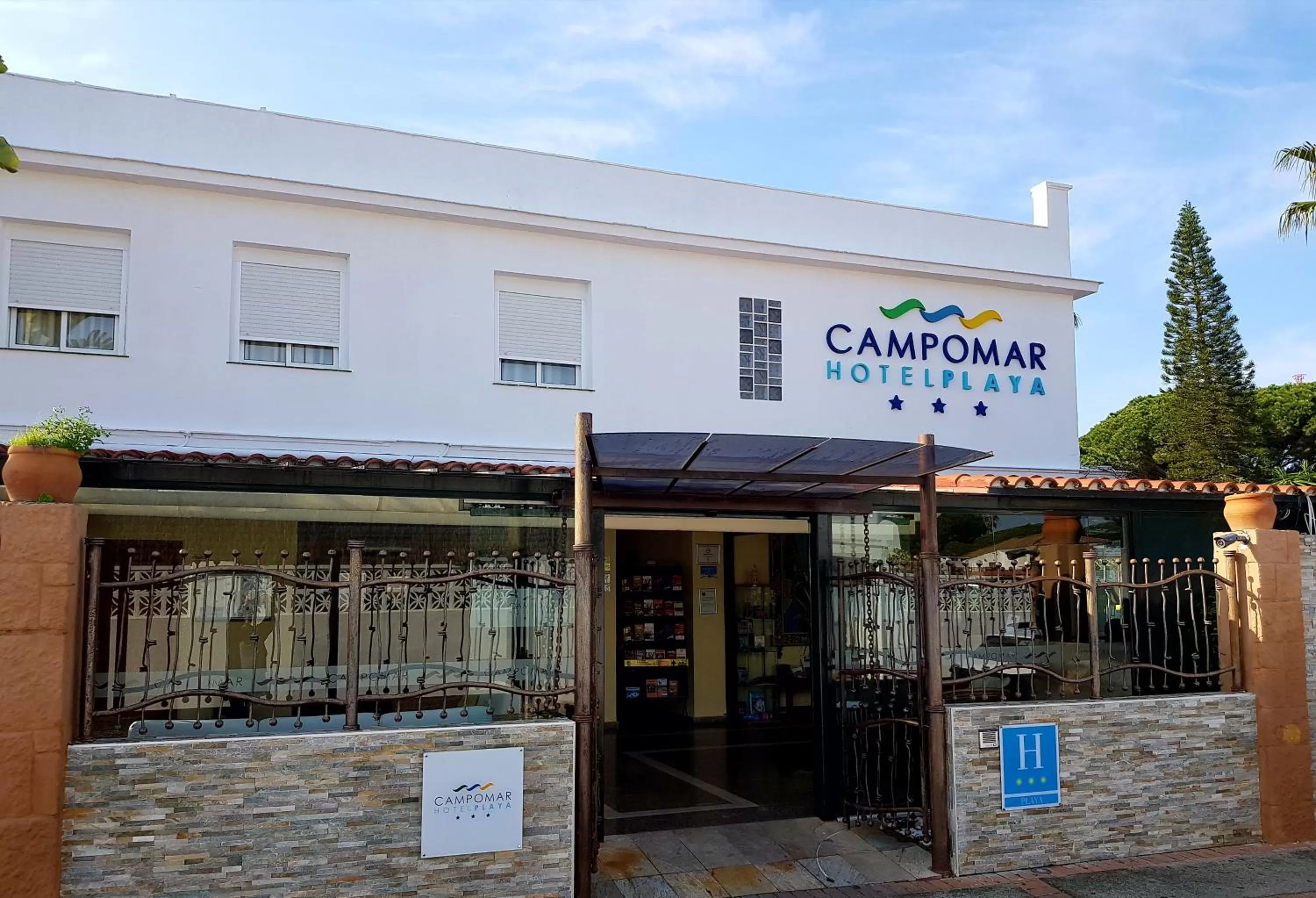 Facade/entrance in Campomar Playa