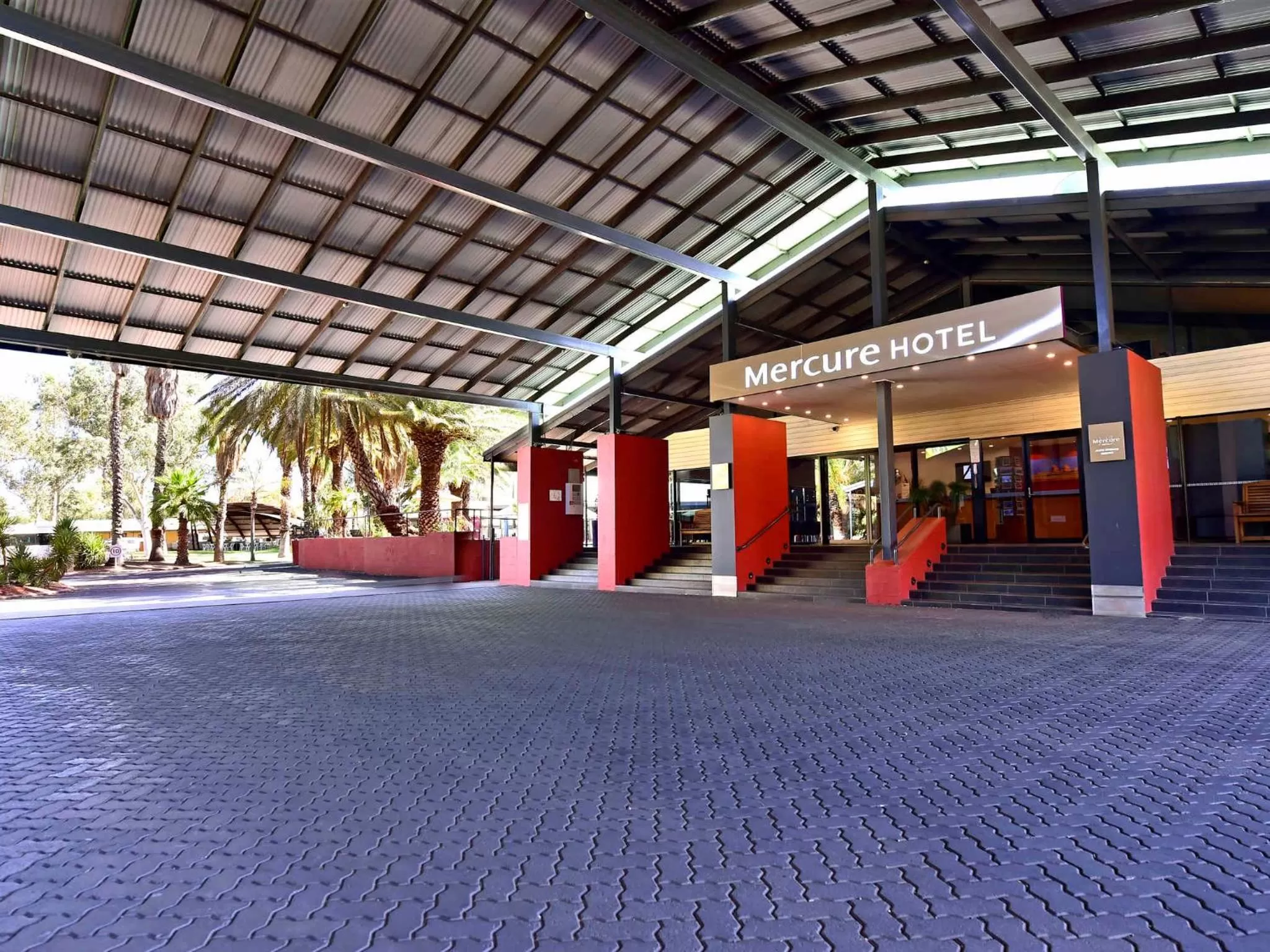 Property building in Mercure Alice Springs Resort