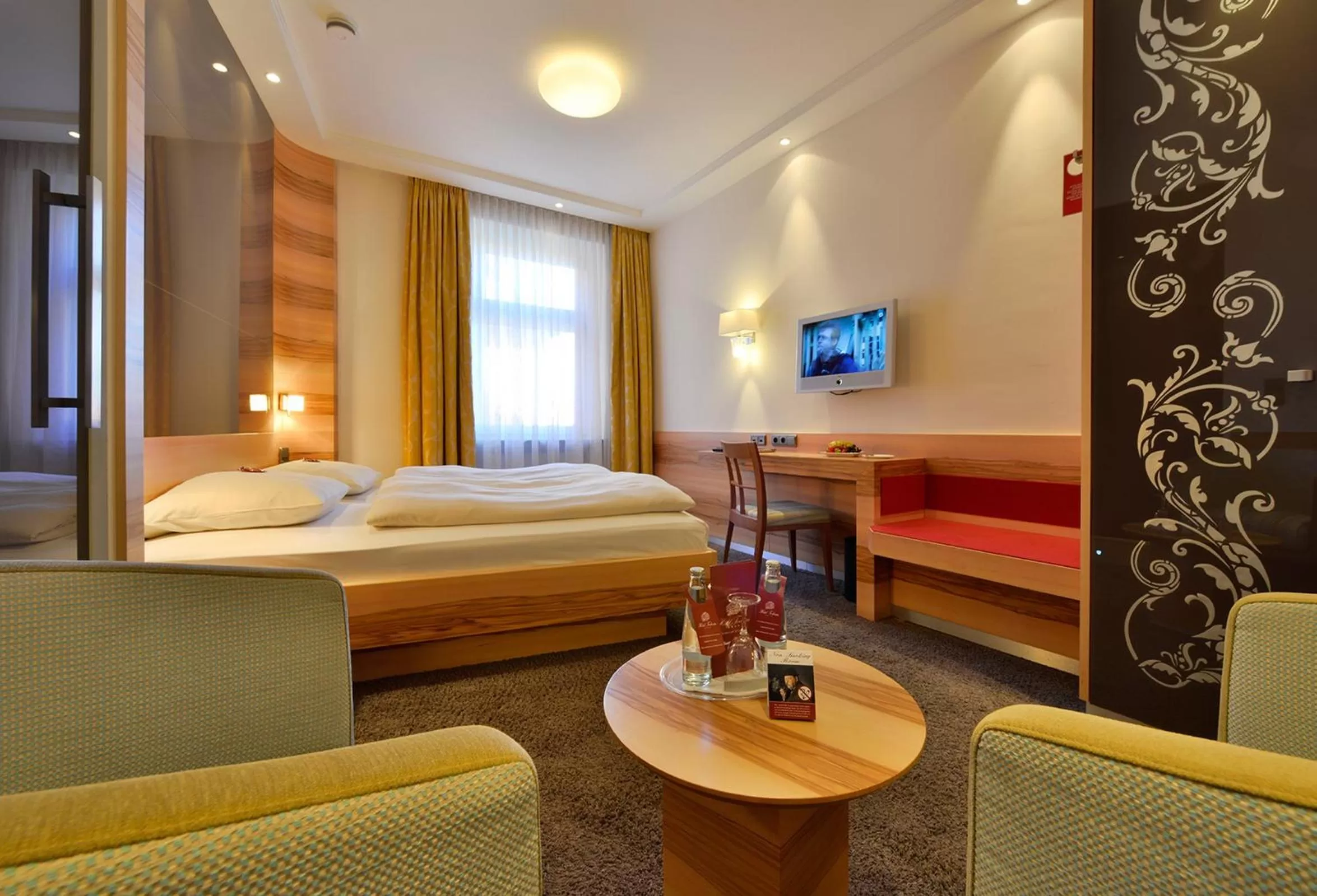 Day, Bed in Hotel Torbräu