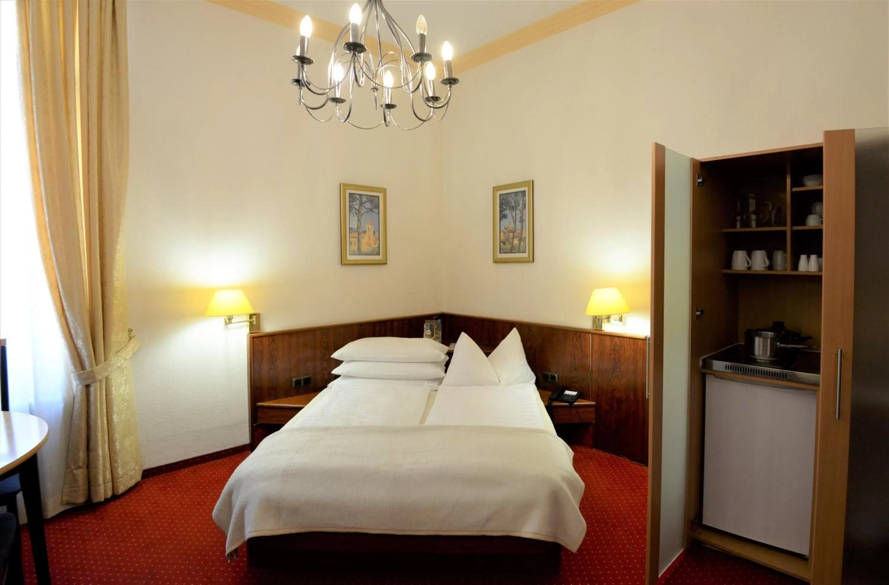 TV and multimedia, Bed in Hotel am Kochbrunnen