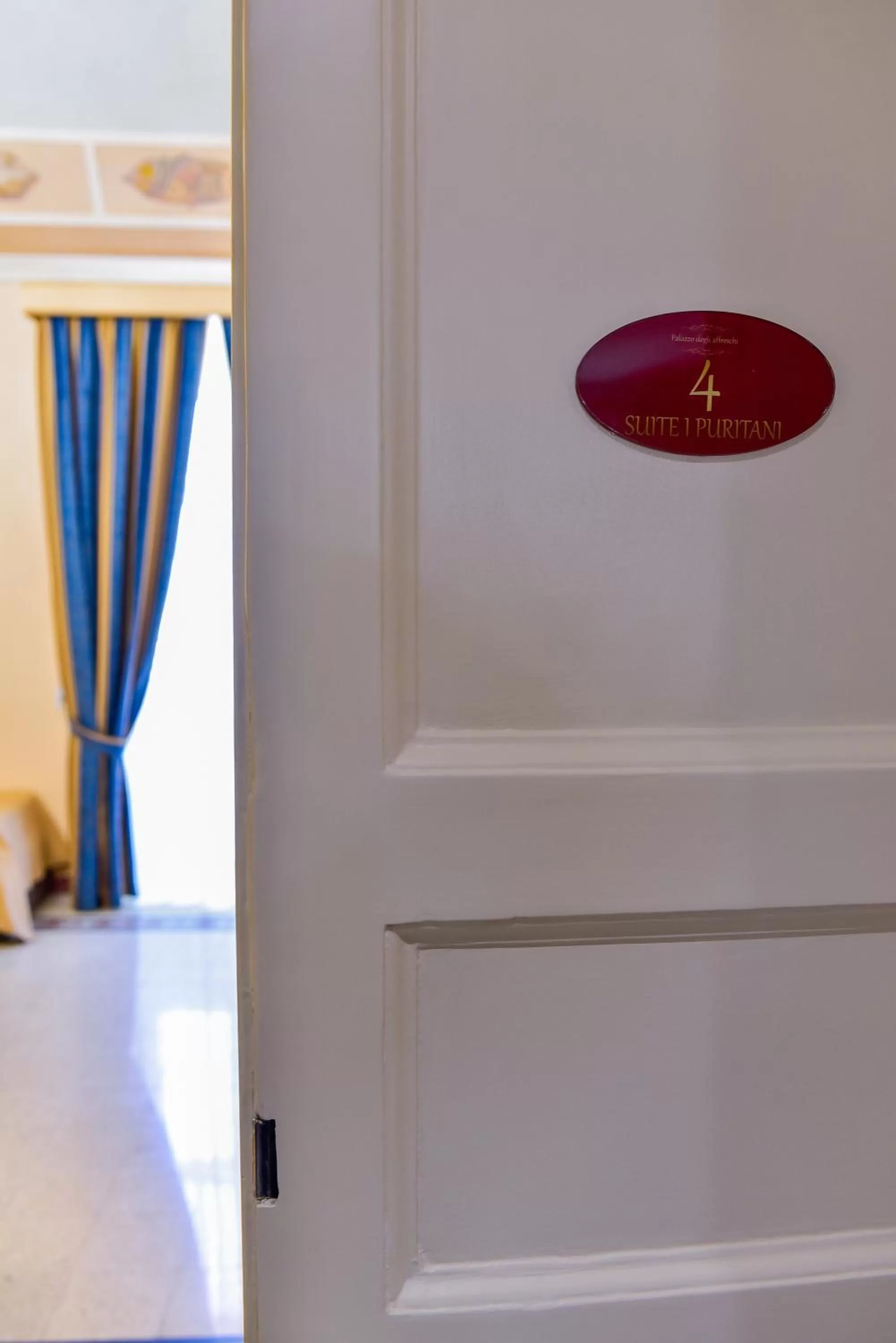 Logo/Certificate/Sign, Bed in Palazzo degli Affreschi