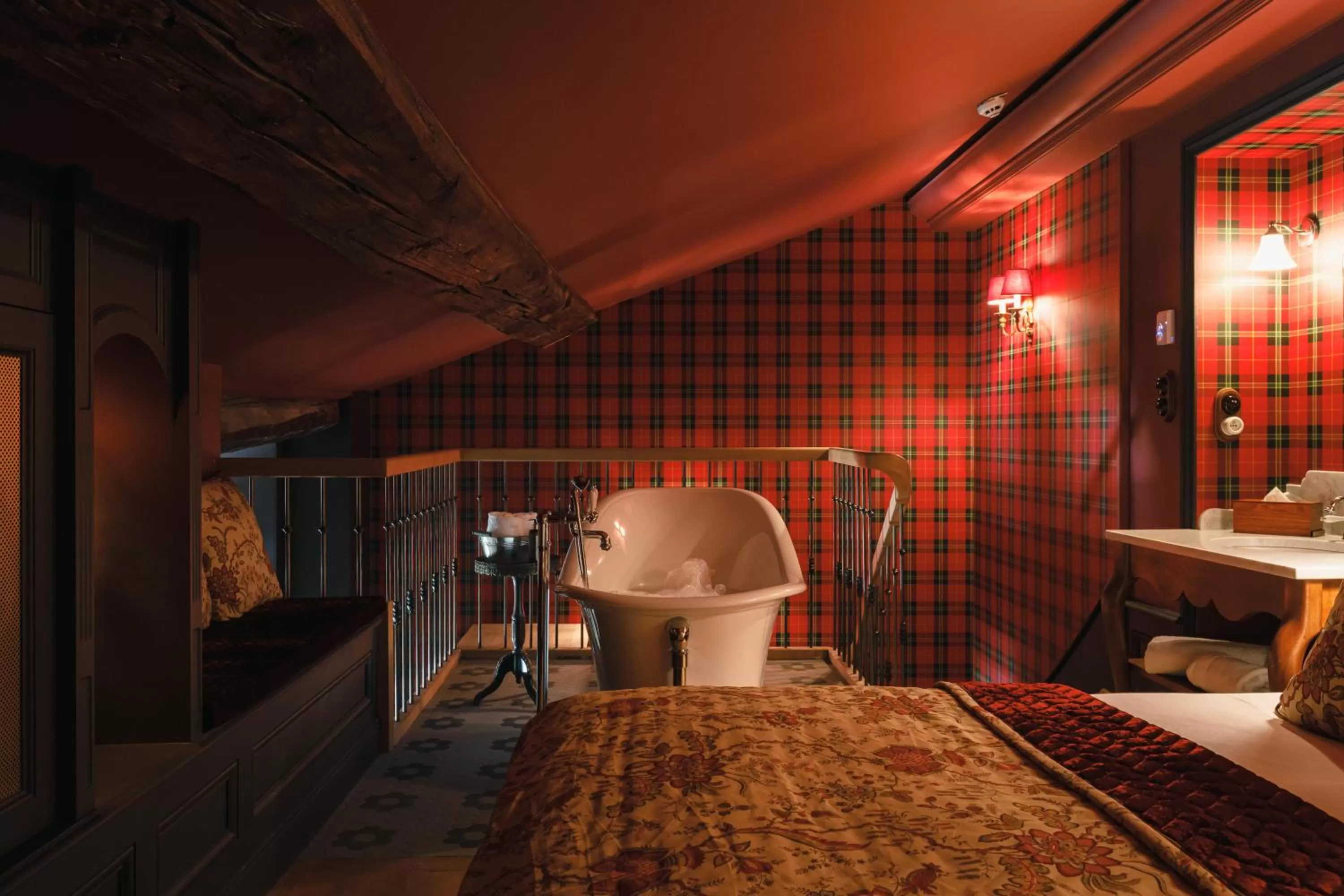 Bedroom, Bed in Bayard Bellecour